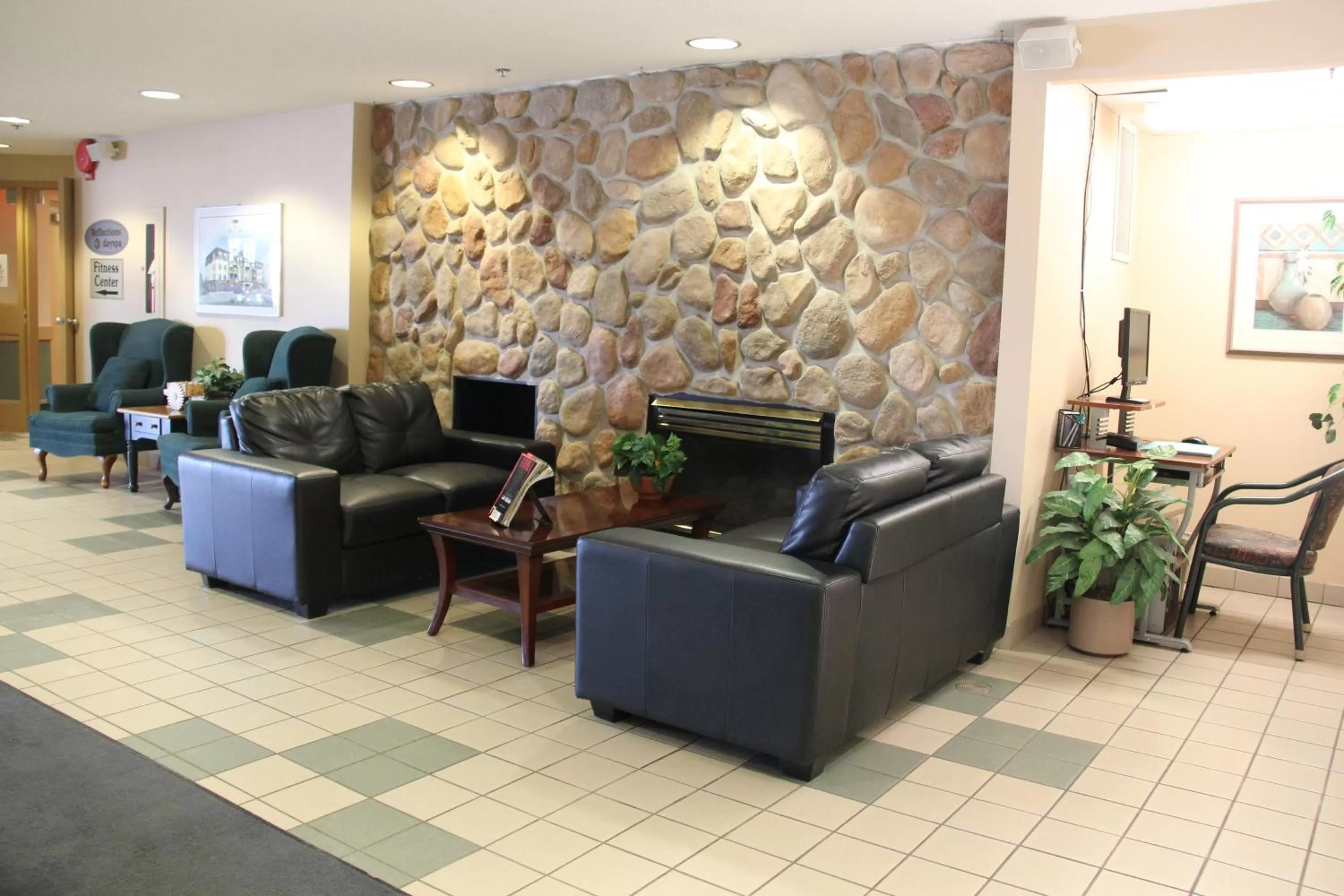 Lobby or reception in Travelodge by Wyndham Lacombe