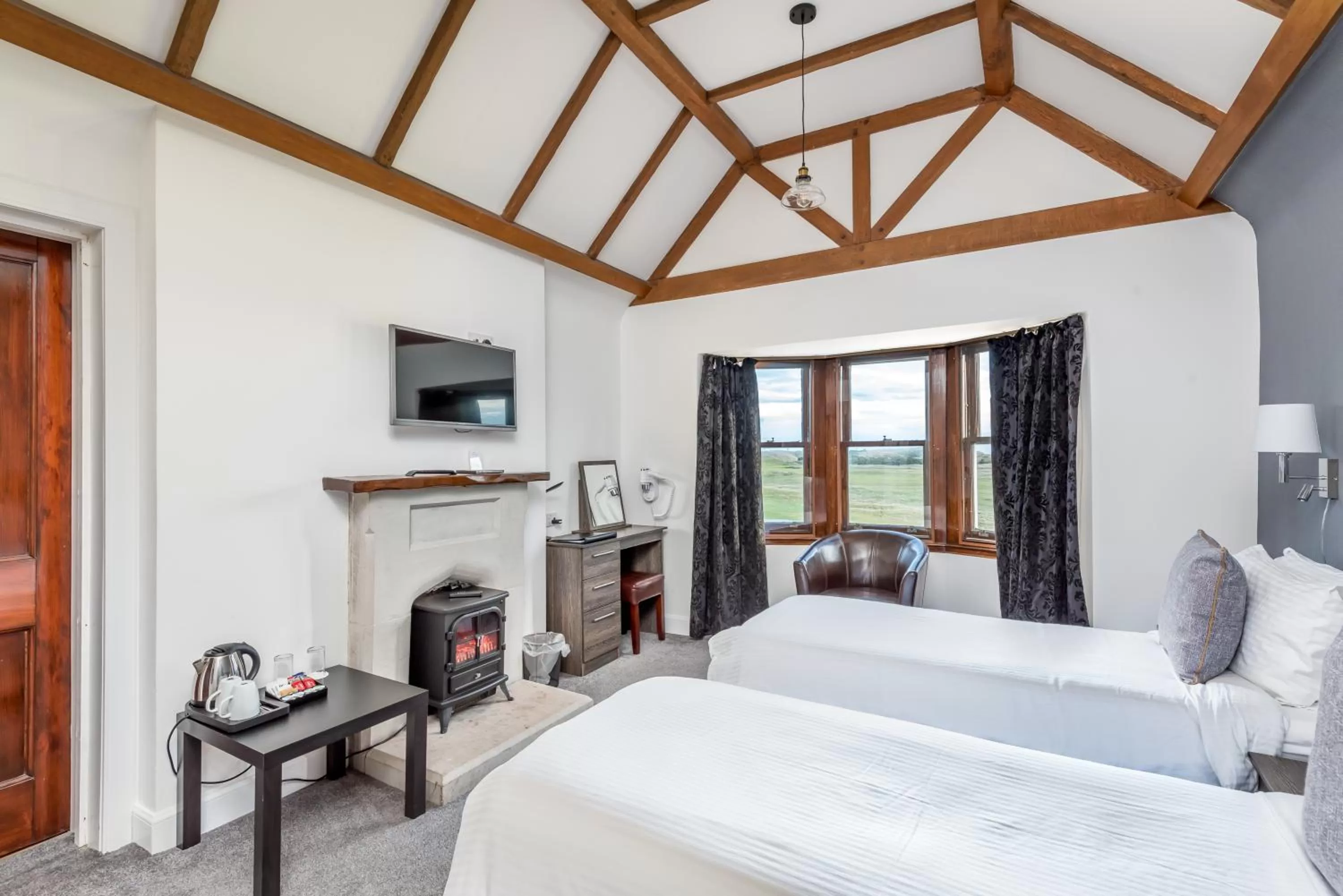 Bed in Grey Harlings Rooms