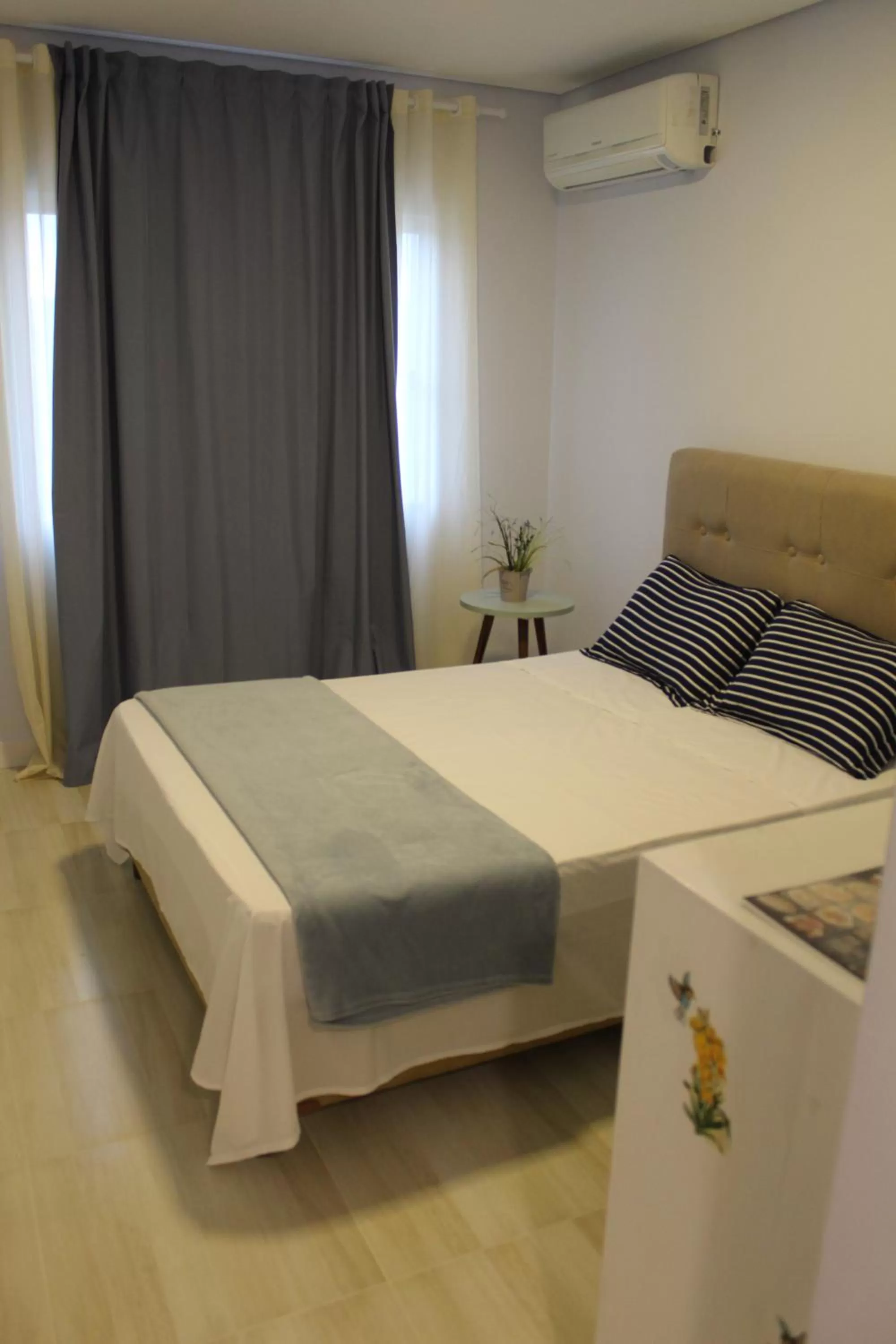 Bedroom, Bed in Hotel e Pousada Magic