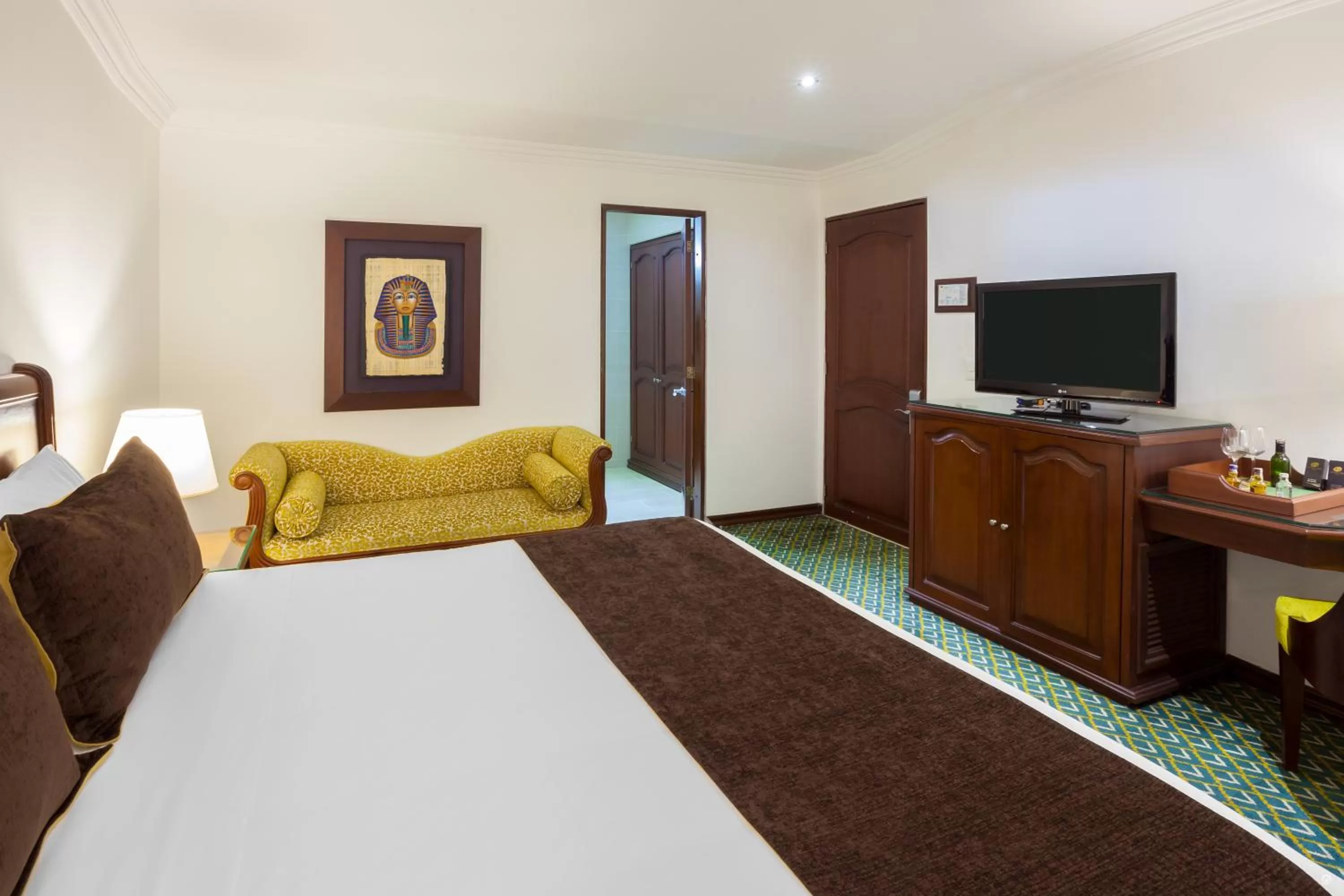 Bed in Hotel Embassy Park