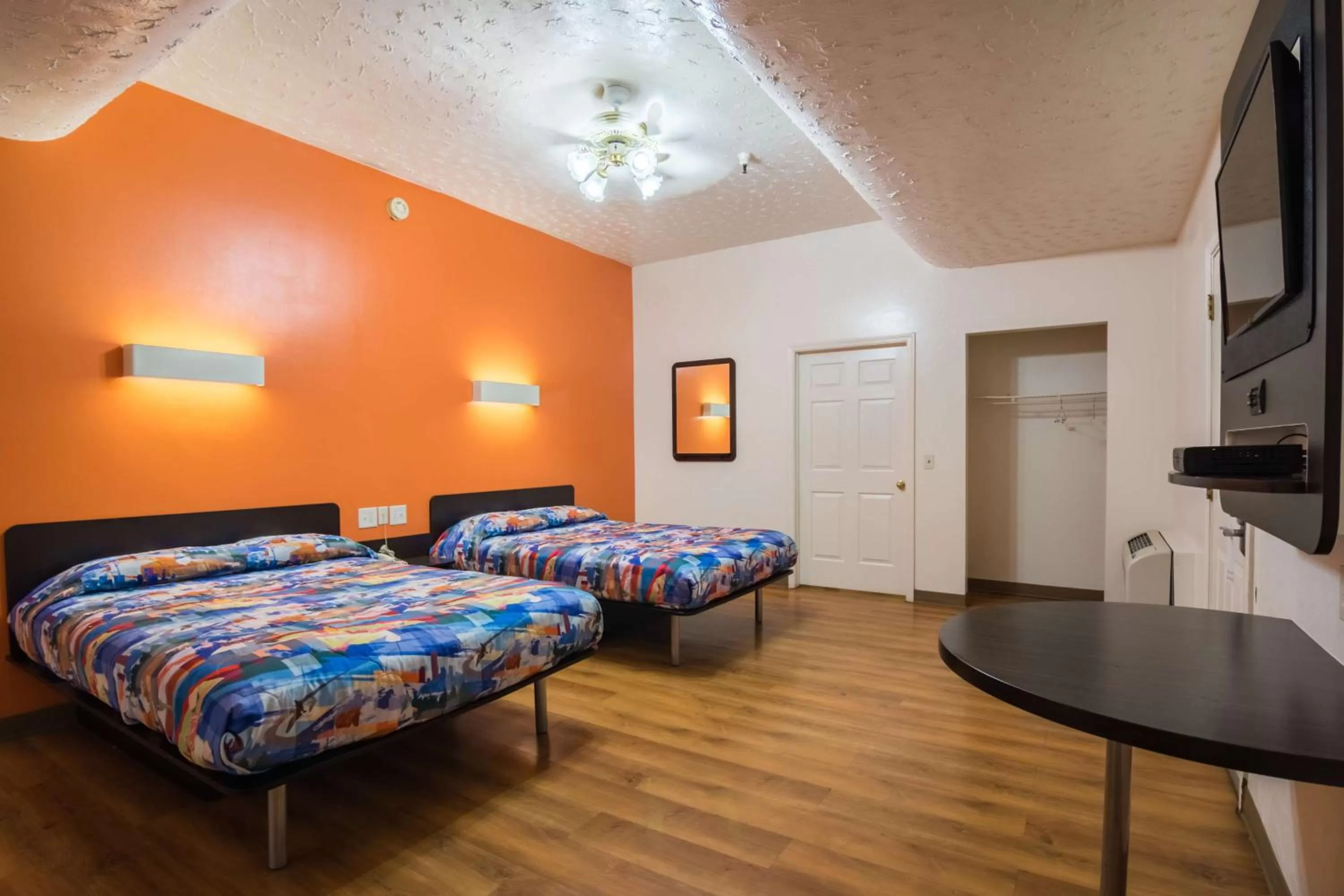 TV and multimedia, Bed in Motel 6-Globe, AZ