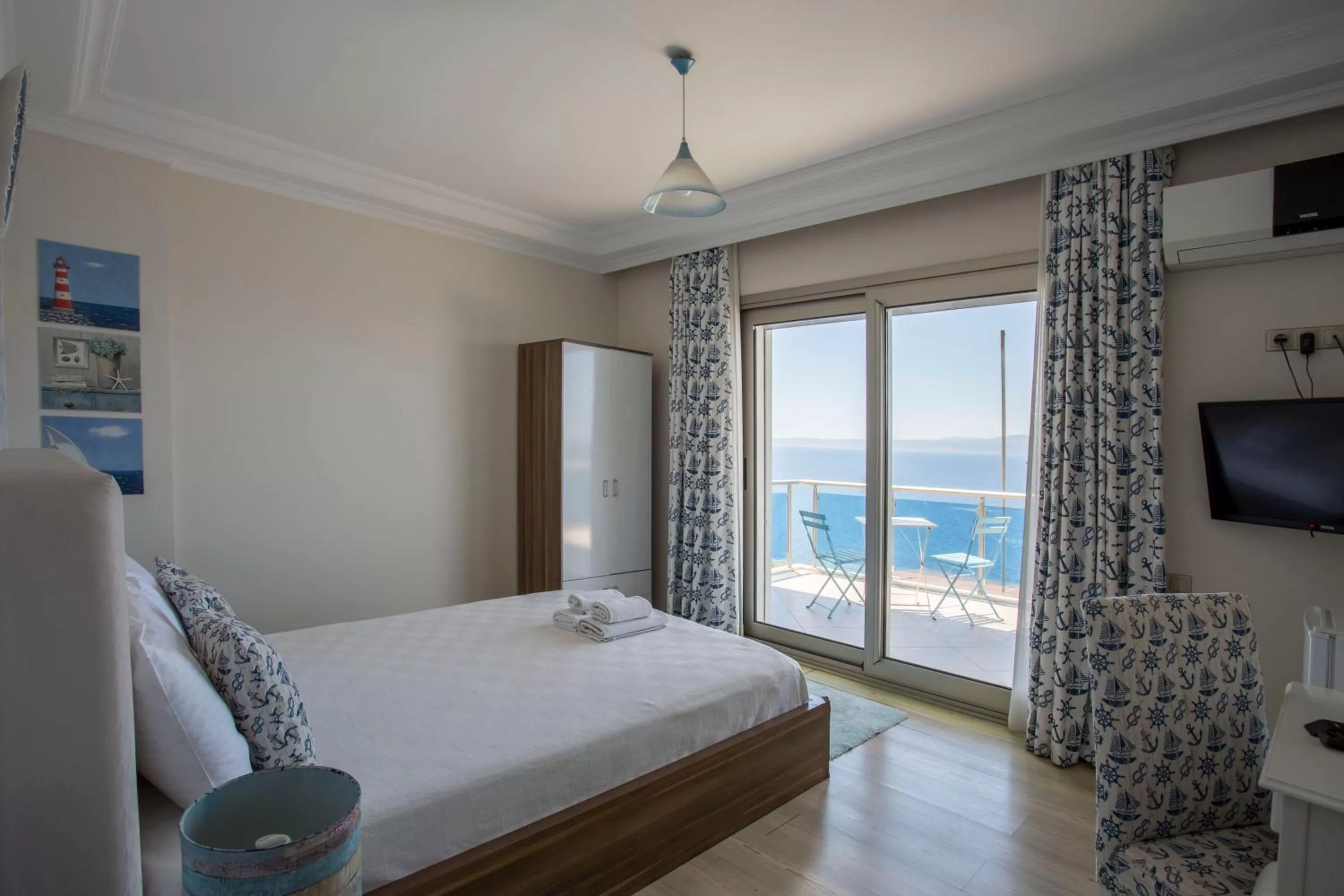 Sea view, Bed in Fener Hotel Café & Kahvalti