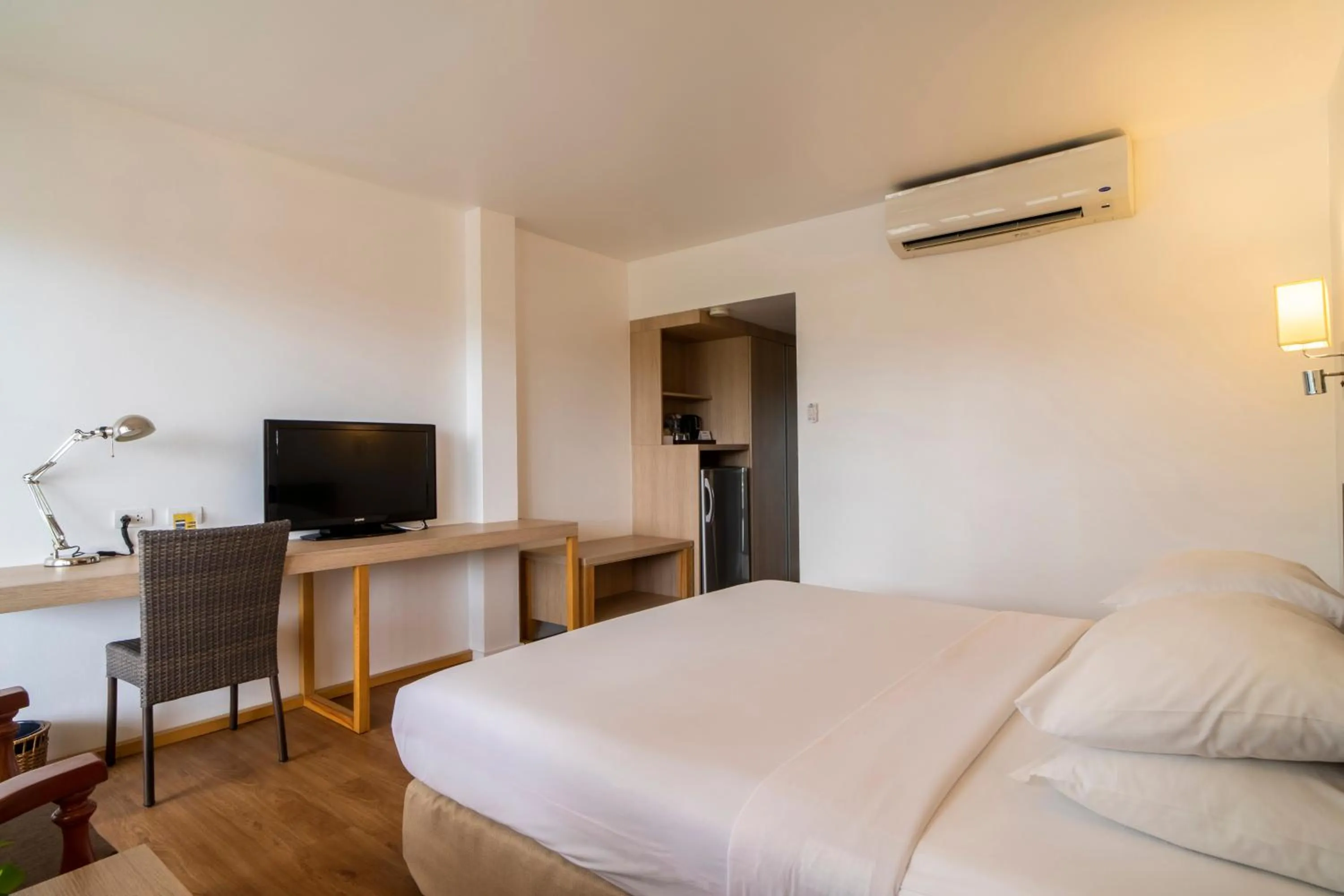 Area and facilities, Bed in Best Western Phuket Ocean Resort