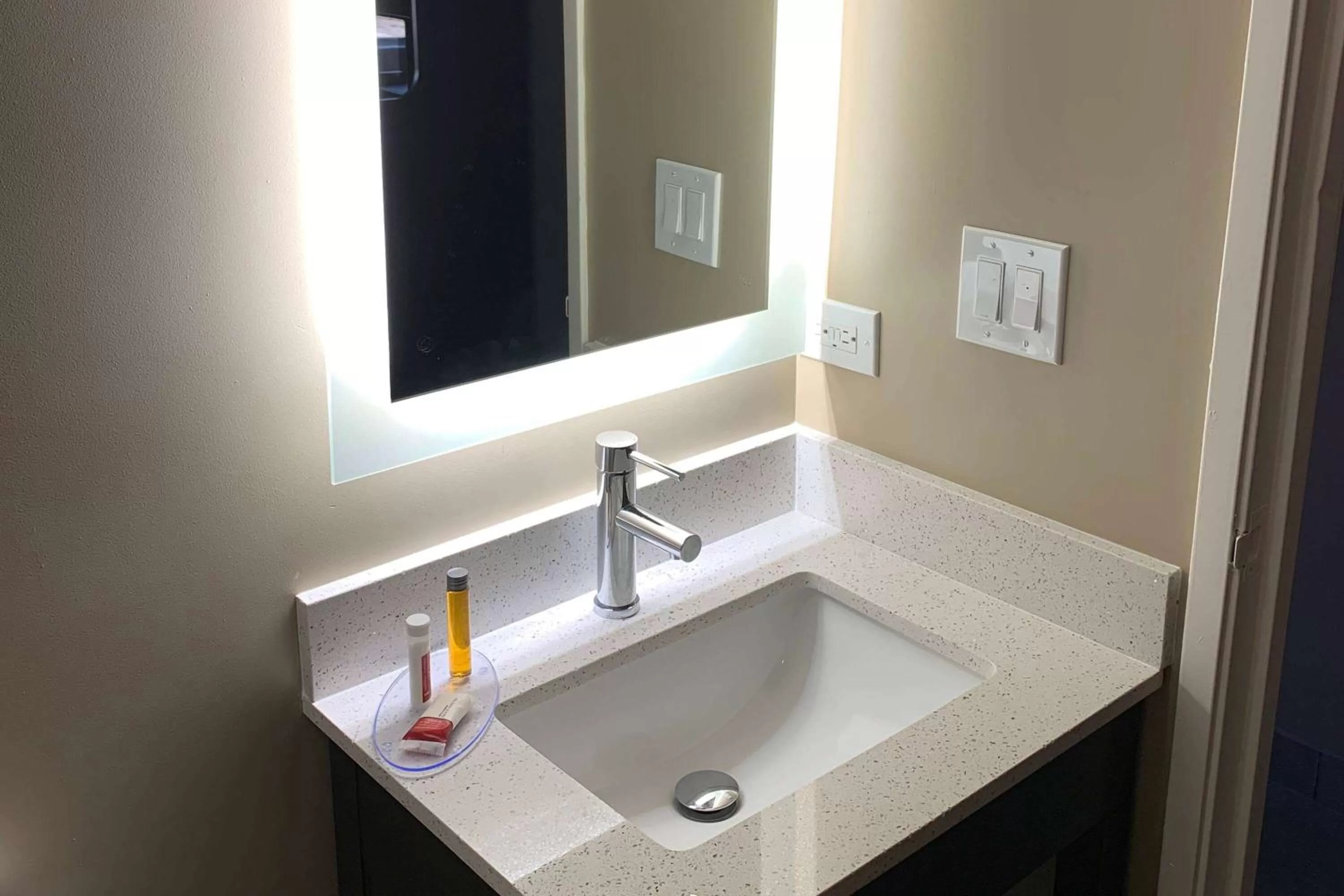 TV and multimedia in Super 8 by Wyndham Joliet