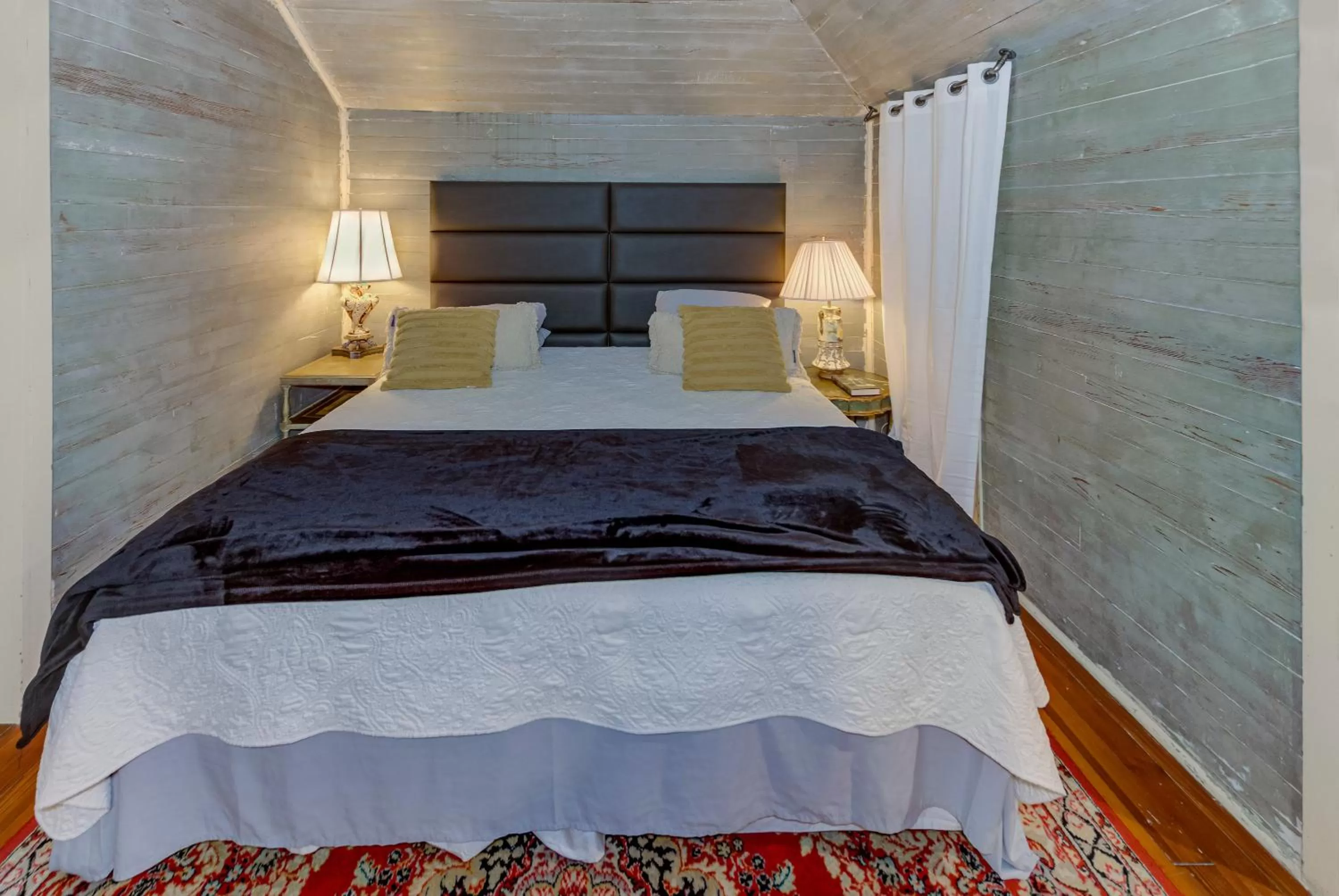 Bed in Oak Hall Bed and Breakfast