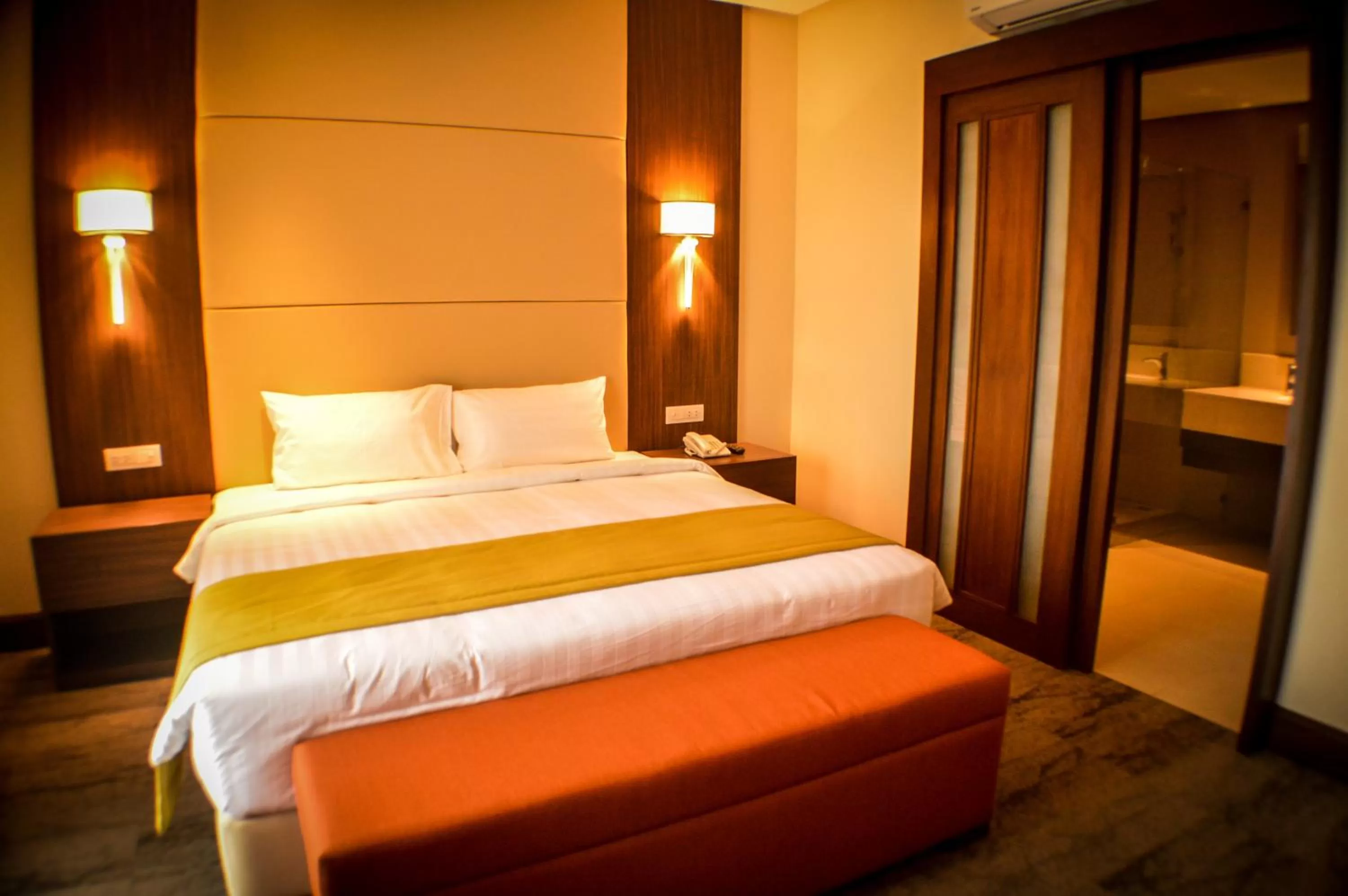 Bedroom, Bed in Hotel Monticello Tagaytay