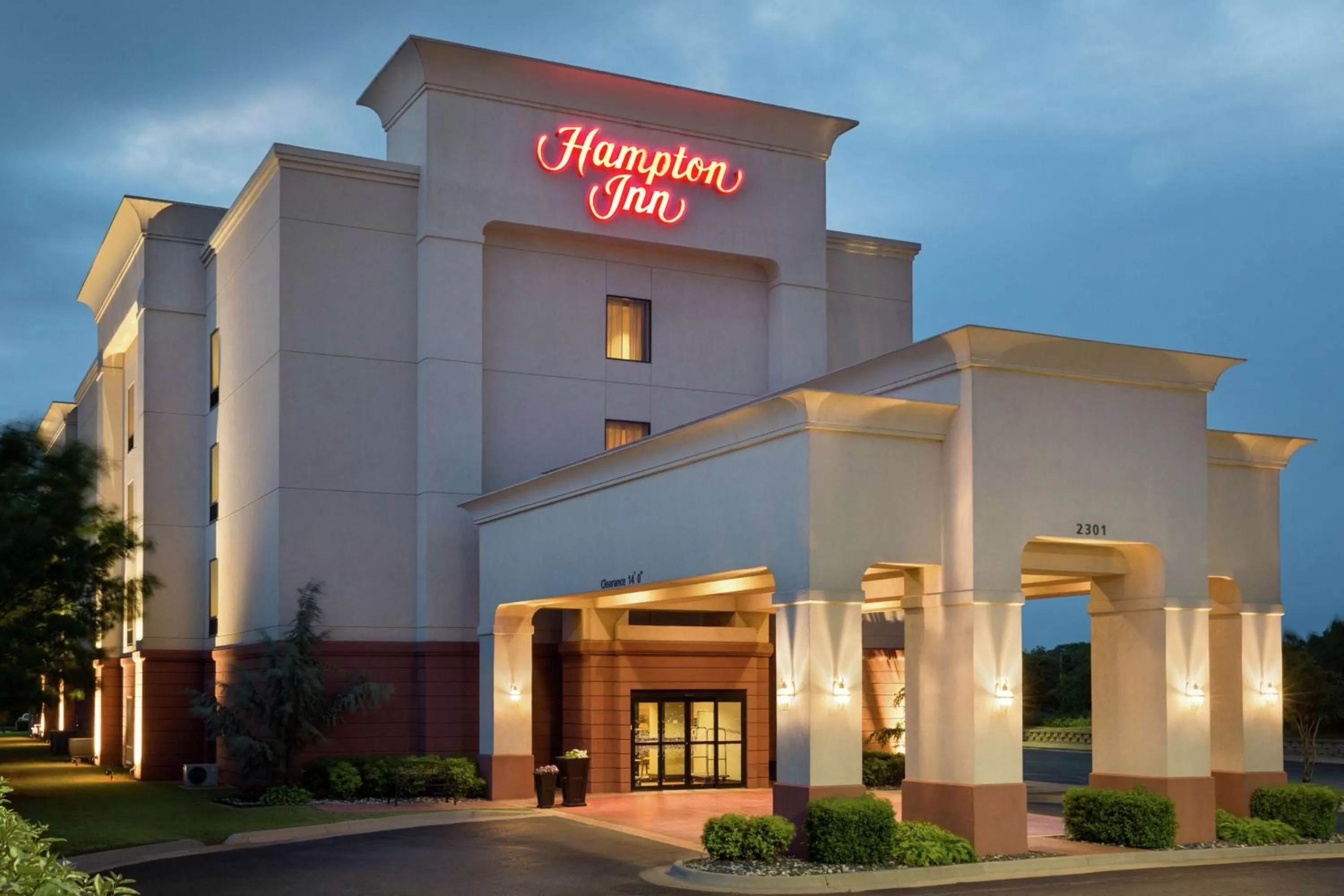 Property building in Hampton Inn Duncan