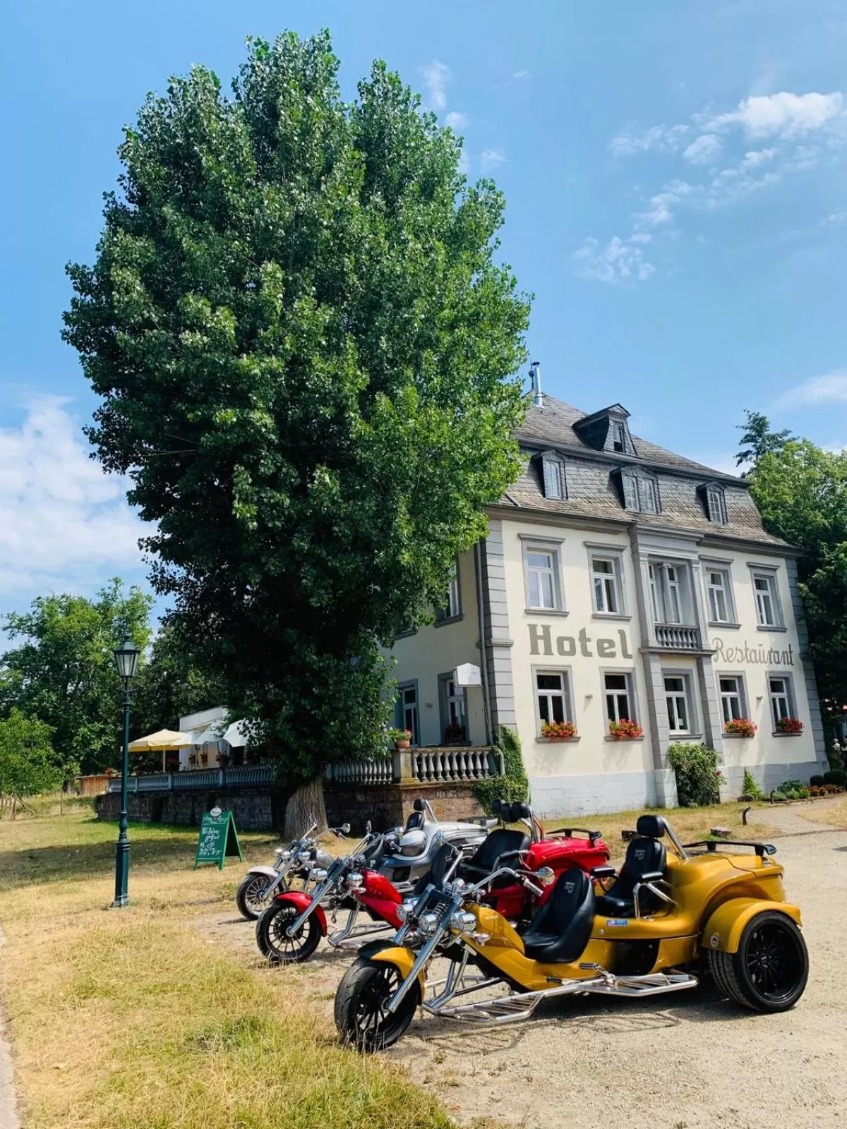 Property Building in Hotel Villa Keller