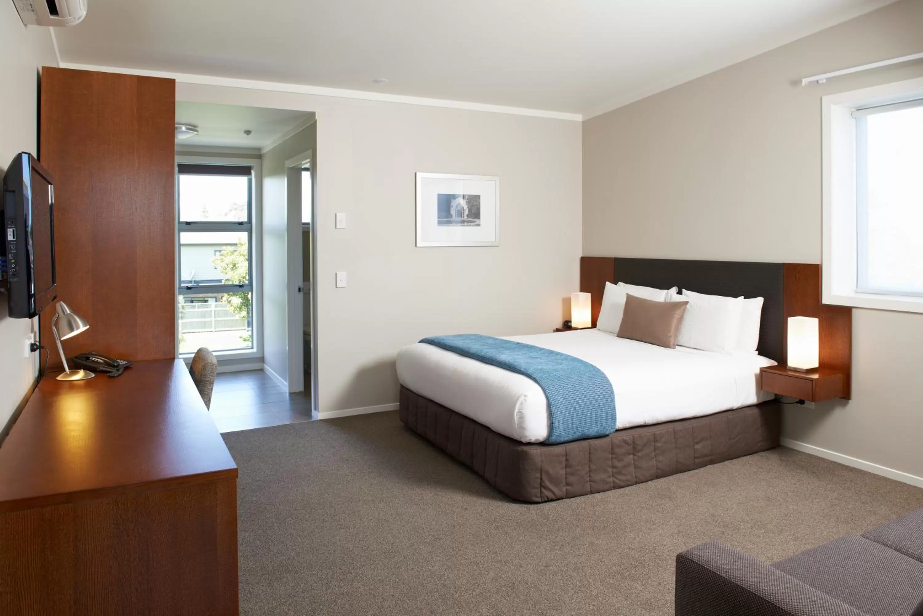 Corporate Studio in Argent Motor Lodge