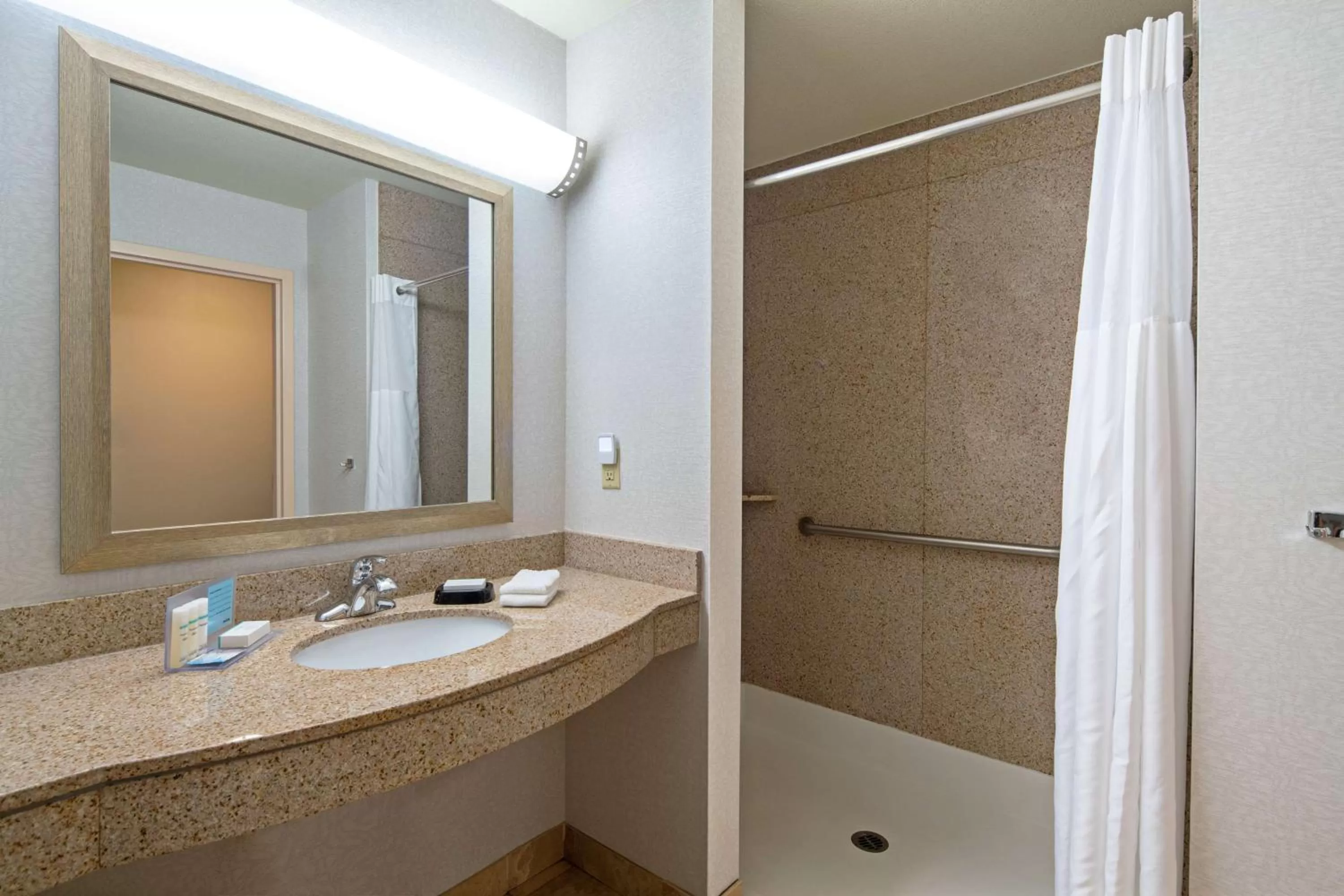 Bathroom in Hampton Inn & Suites Bremerton