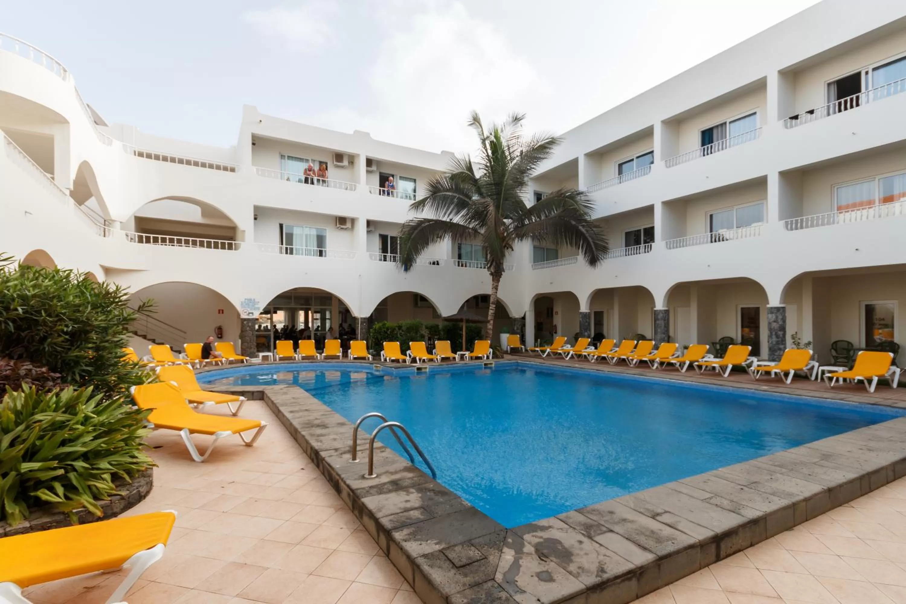 Swimming pool in Ouril Pontao Hotel