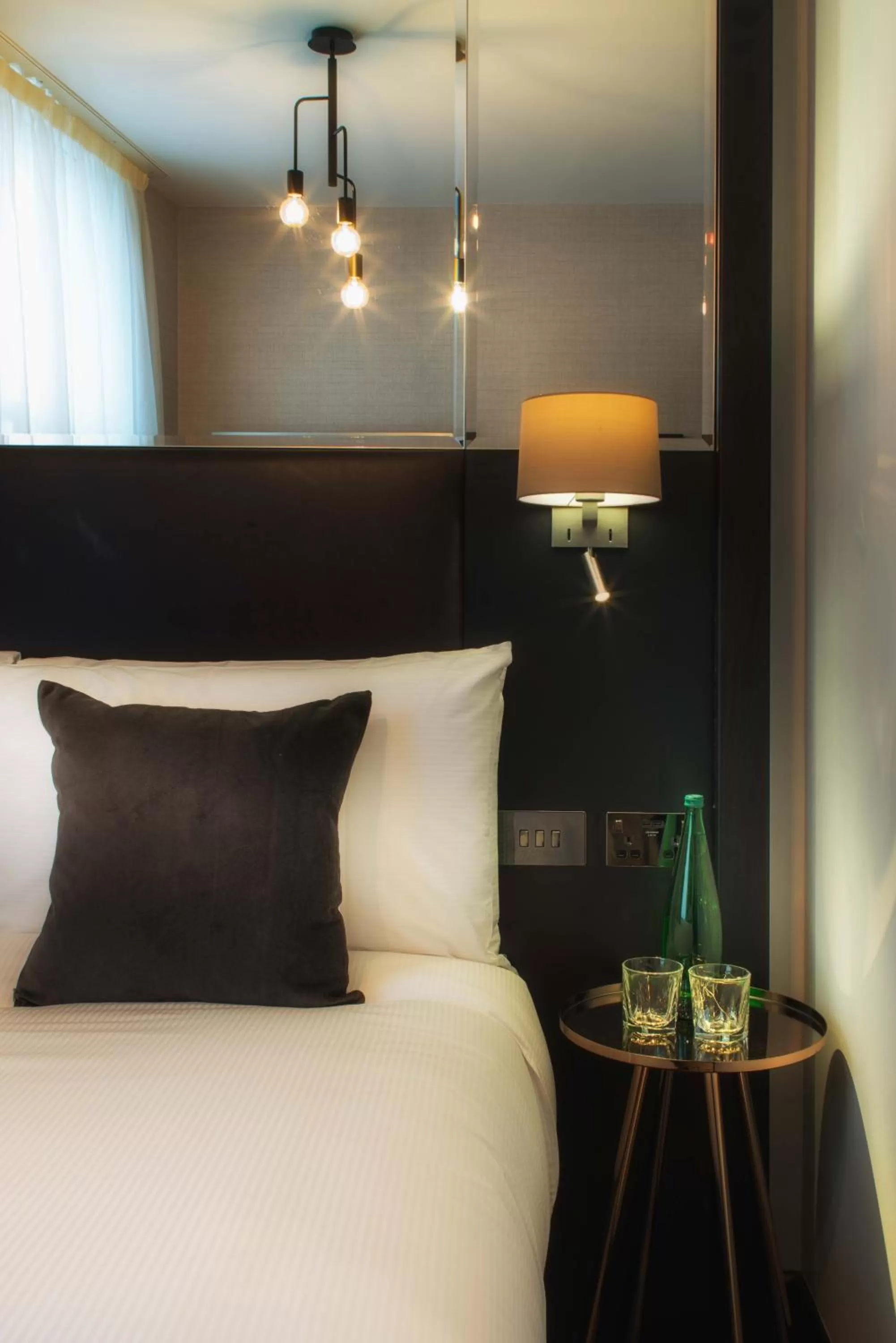 Bedroom, Bed in Camden Enterprise Hotel