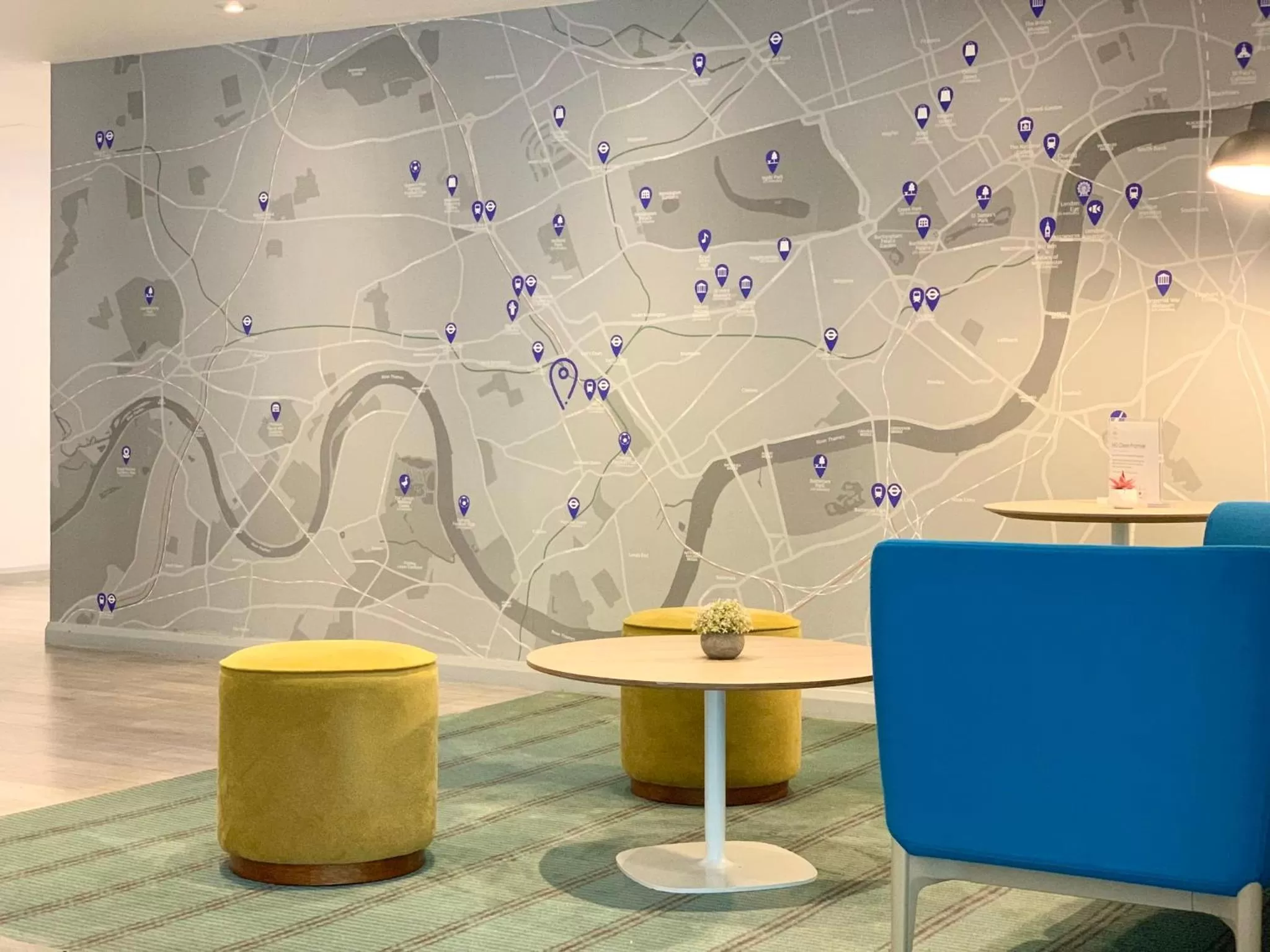 Restaurant/places to eat in Holiday Inn Express Earls Court, an IHG Hotel