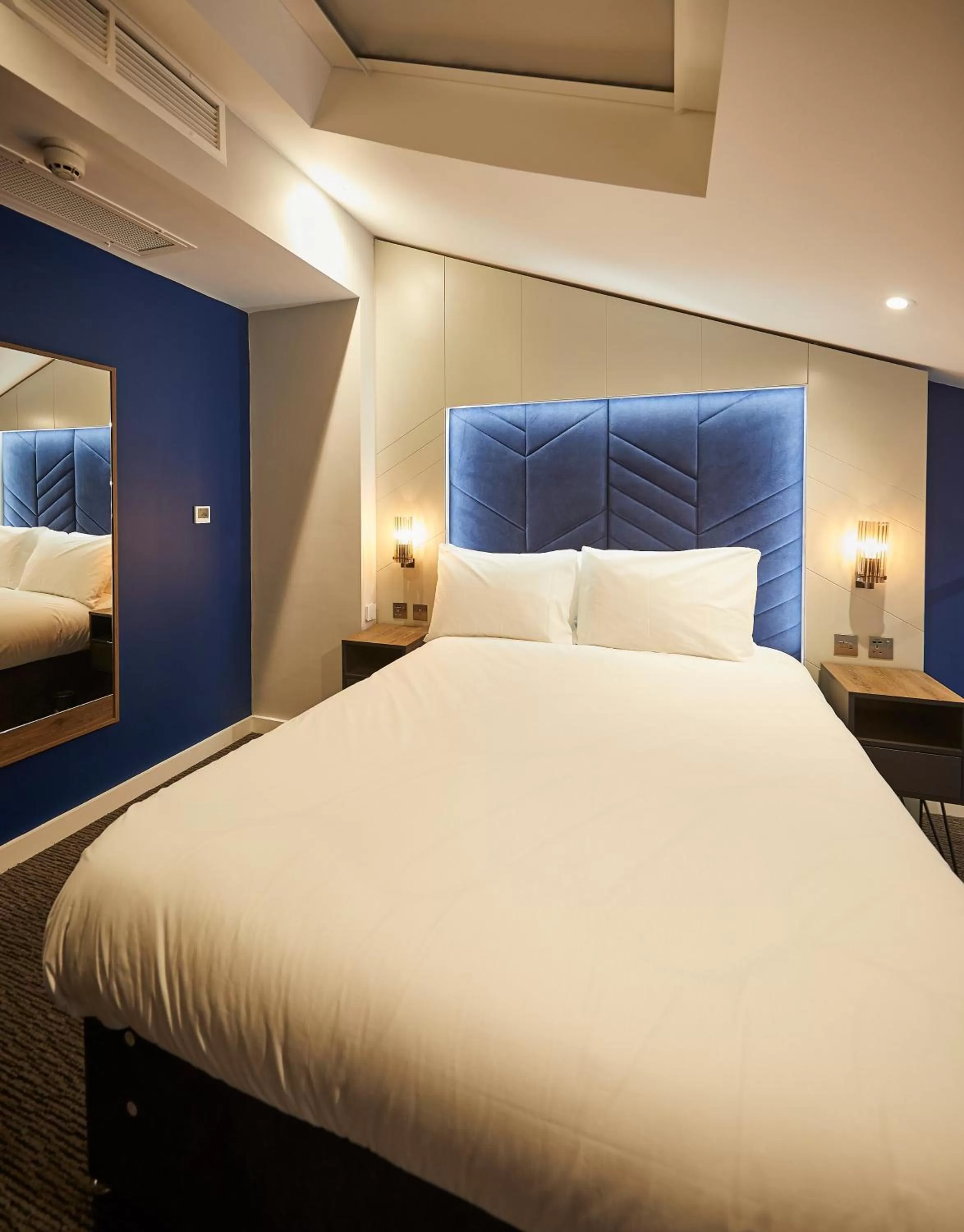 Bedroom, Bed in Roomzzz York City