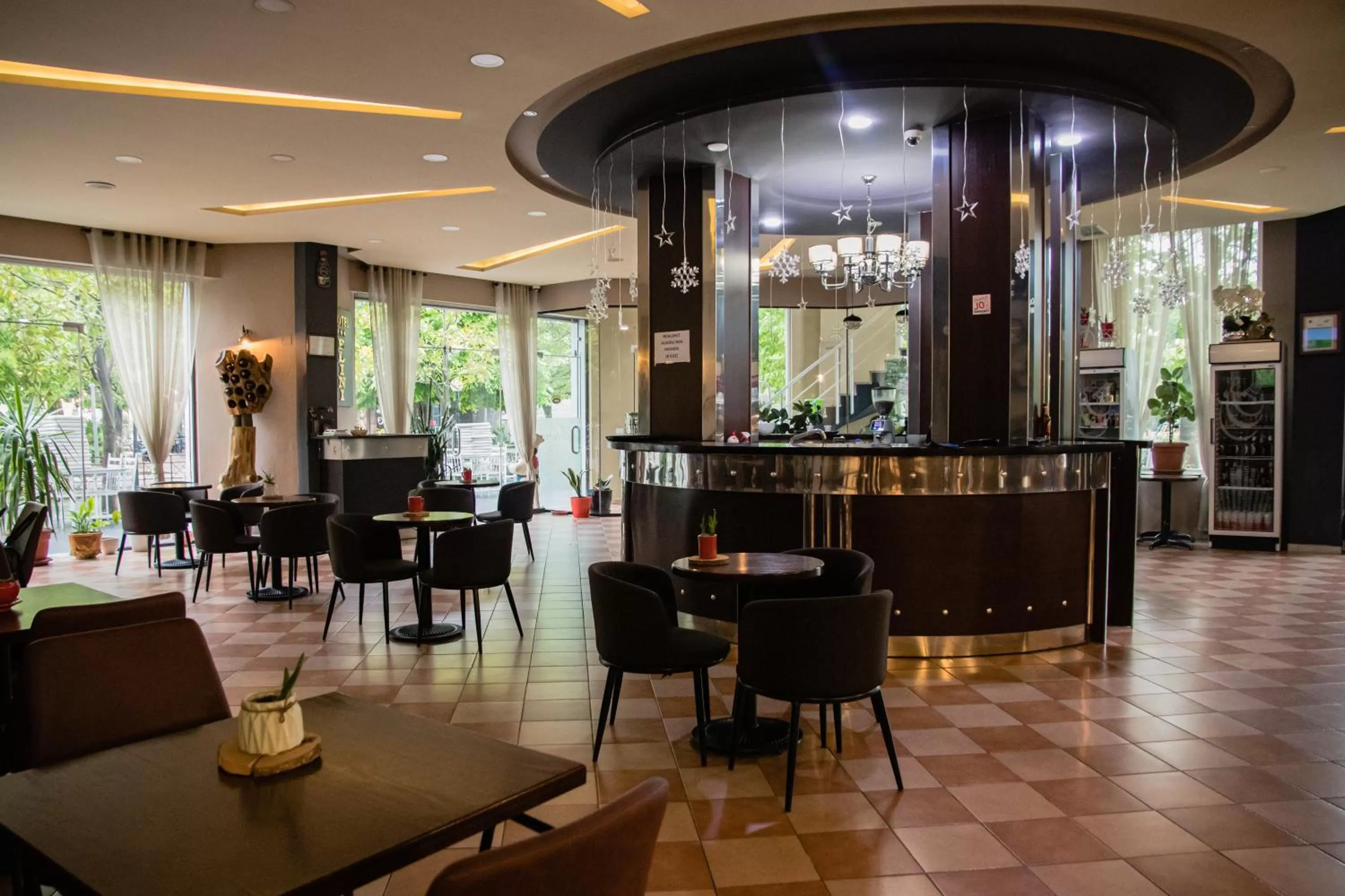 Restaurant/places to eat in Hotel Blini
