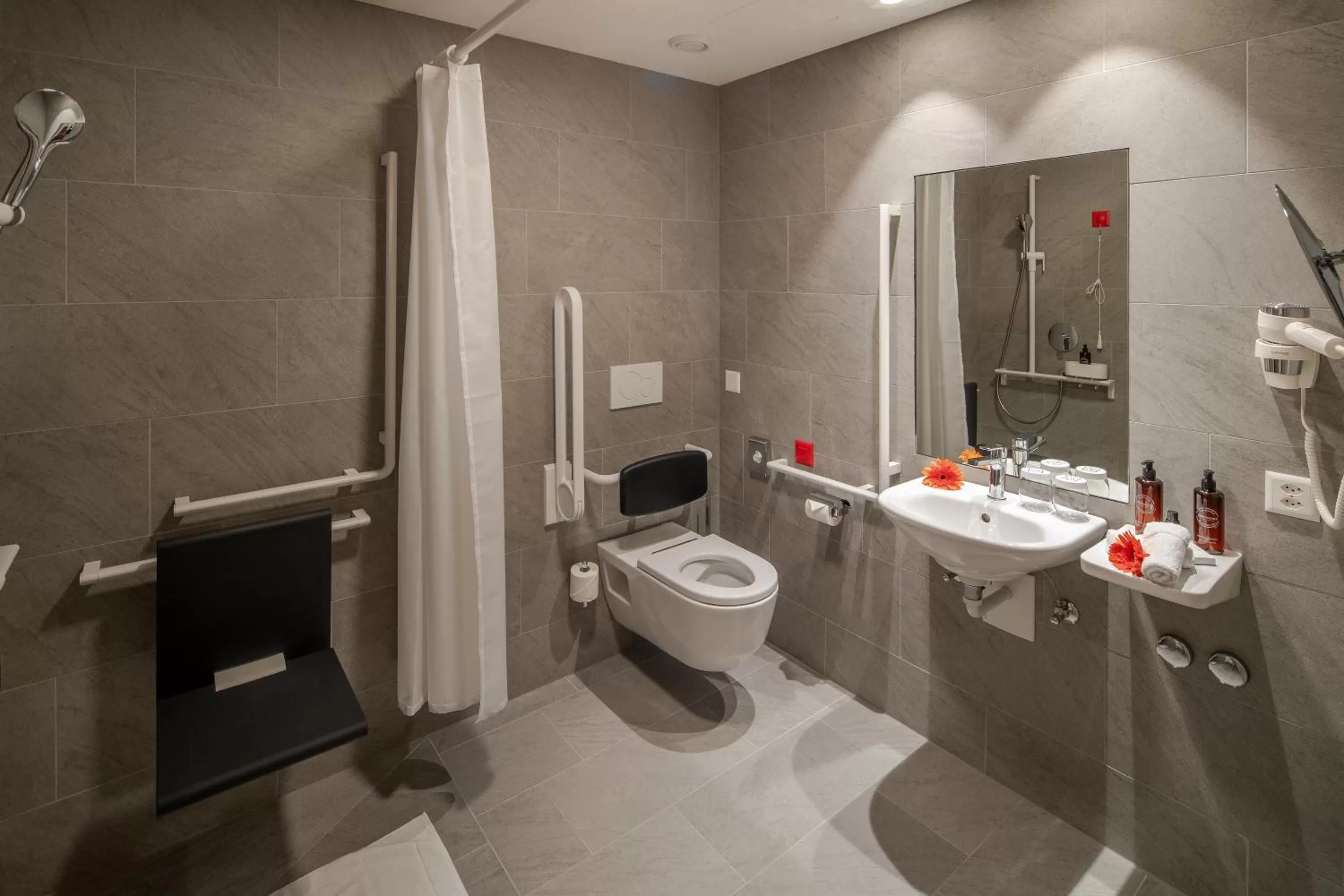 Bathroom in Hotel Lago Maggiore - Welcome!