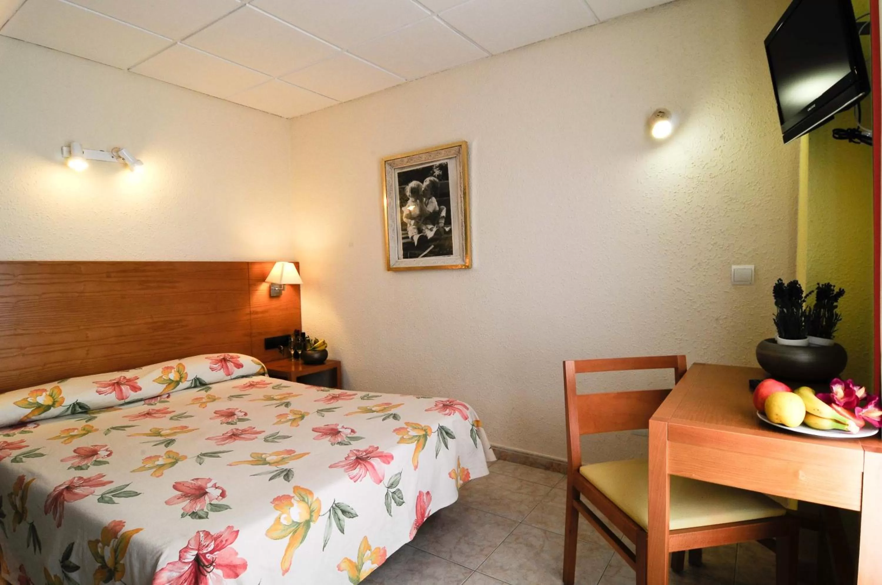 Photo of the whole room, Bed in Hotel Balear