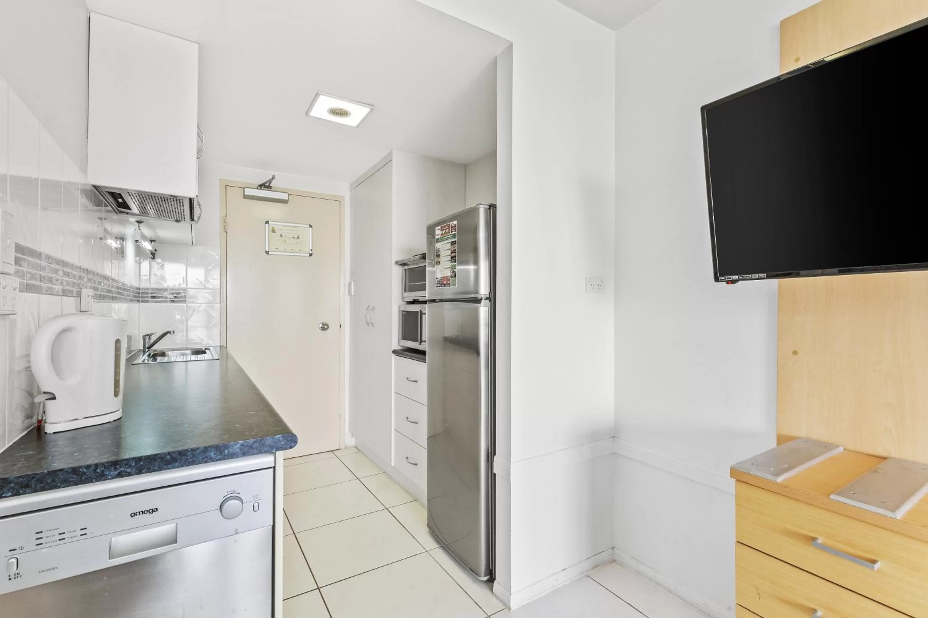 Kitchen or kitchenette in Bayview Tower