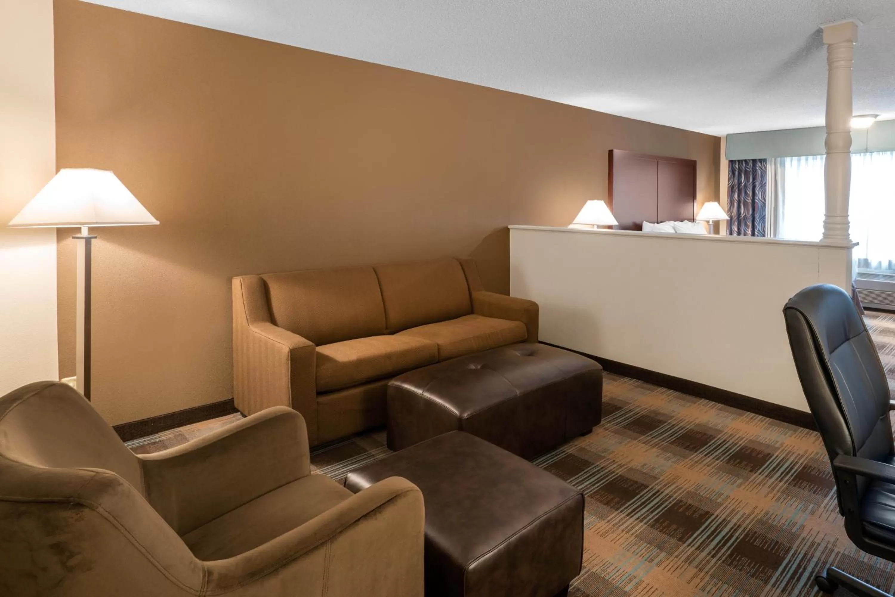 Seating Area in Oasis Inn Tacoma