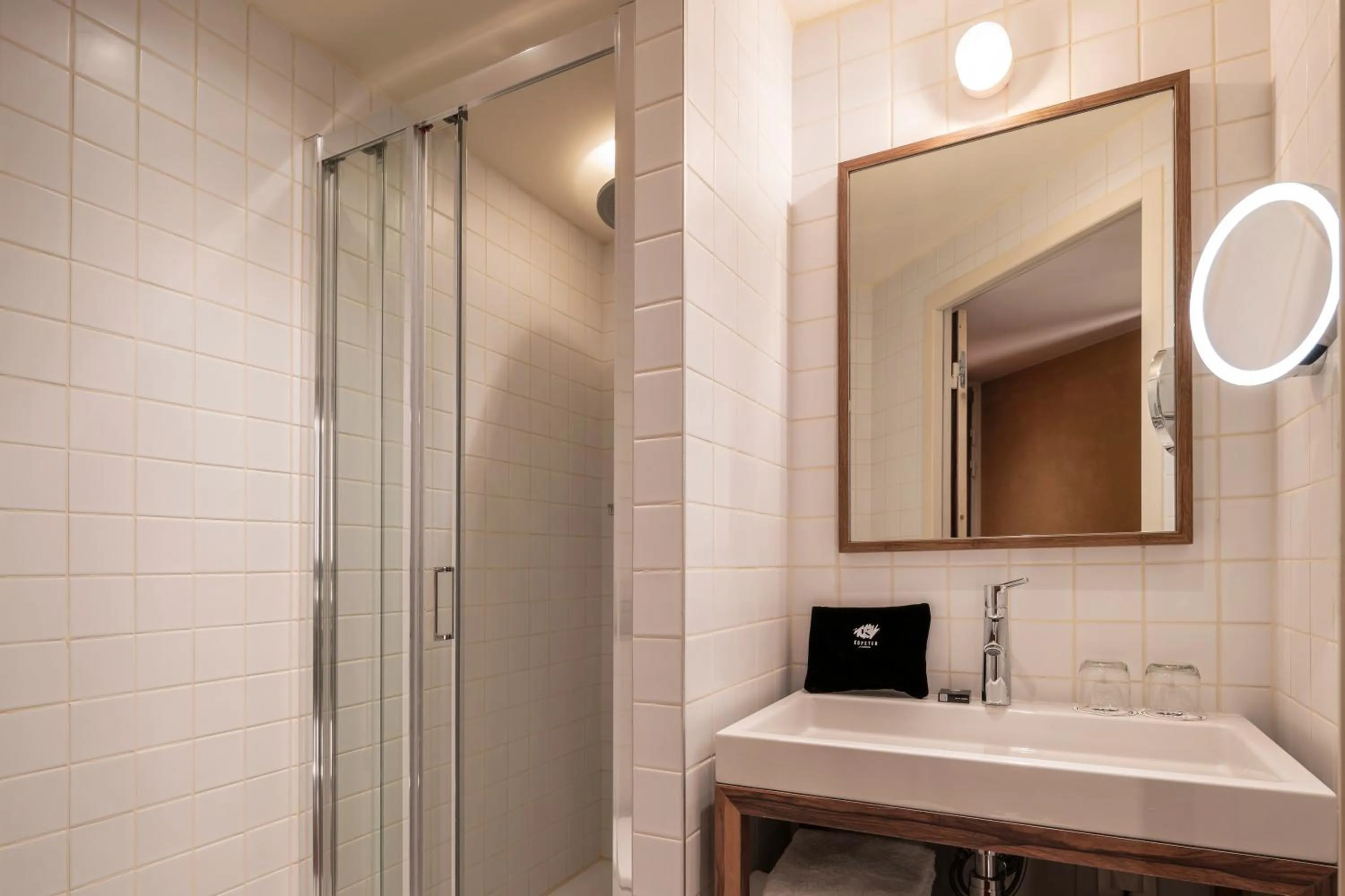 Bathroom in Kopster Hotel Paris Porte de Versailles