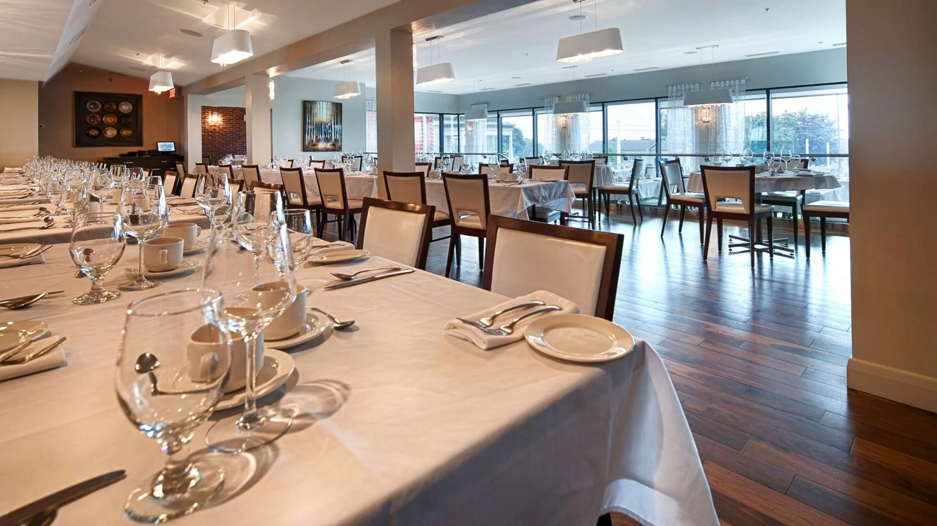 Restaurant/places to eat in Hotel Levesque