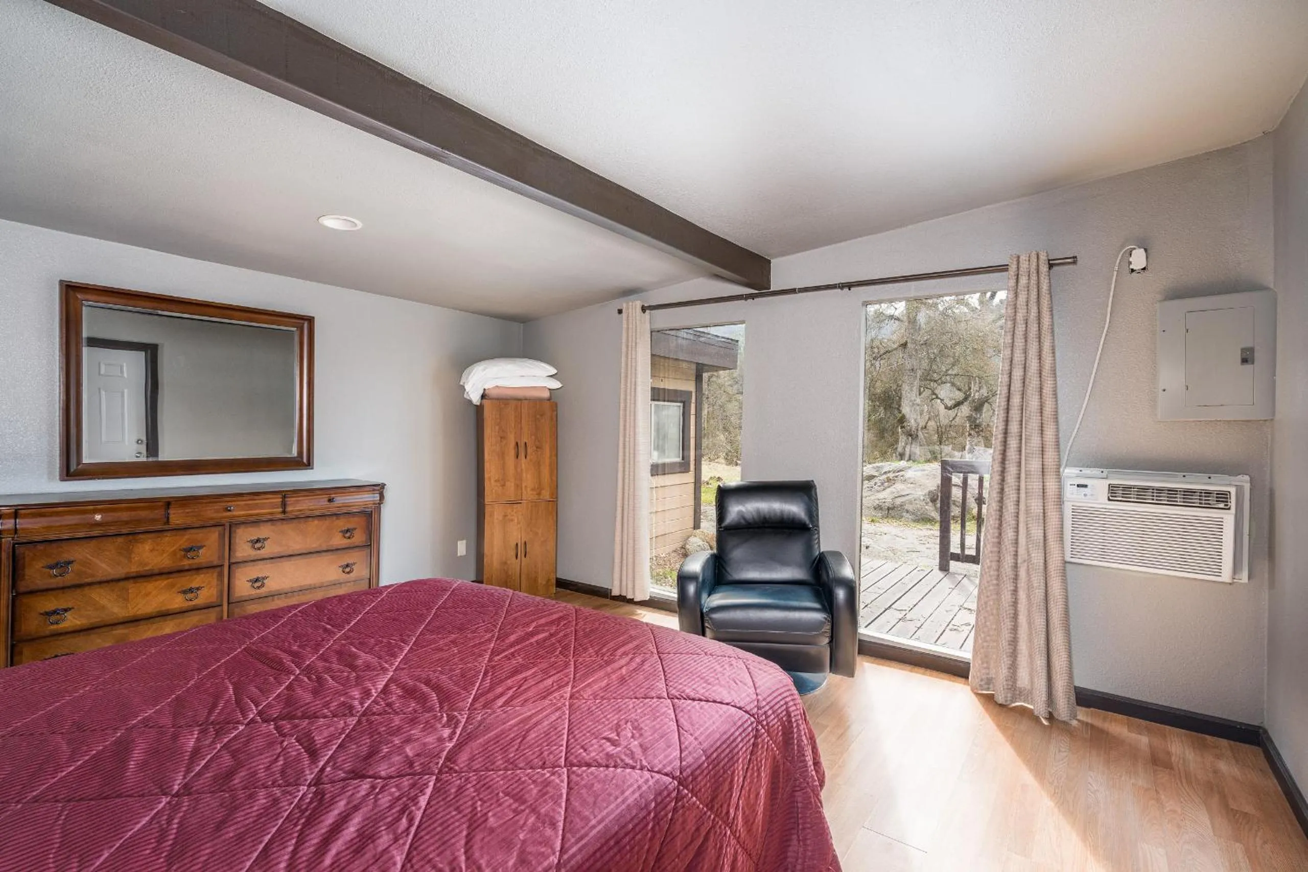 Bed in Mountain Trail Lodge and Vacation Rentals
