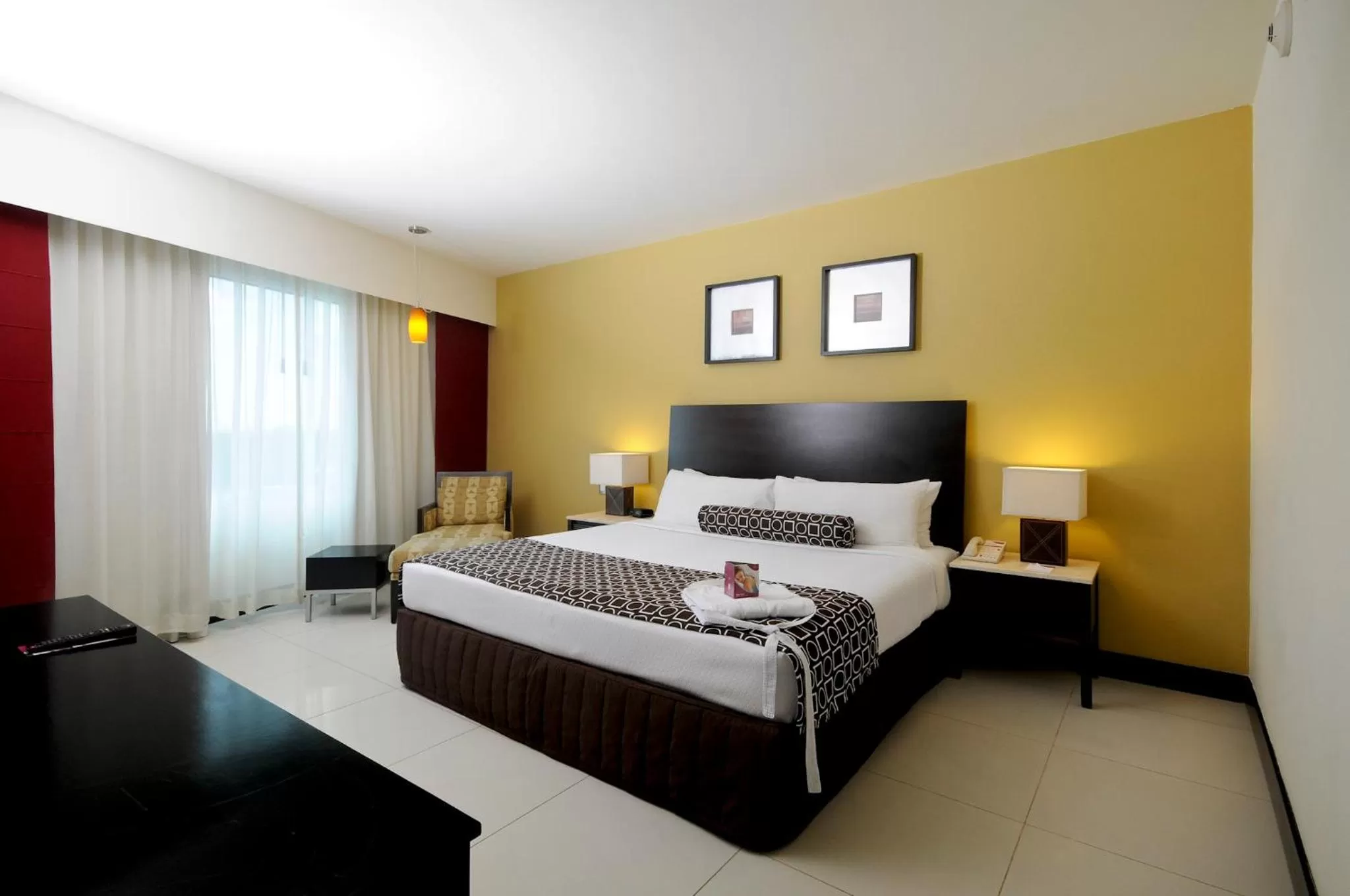 Photo of the whole room, Bed in Crowne Plaza Villahermosa by IHG