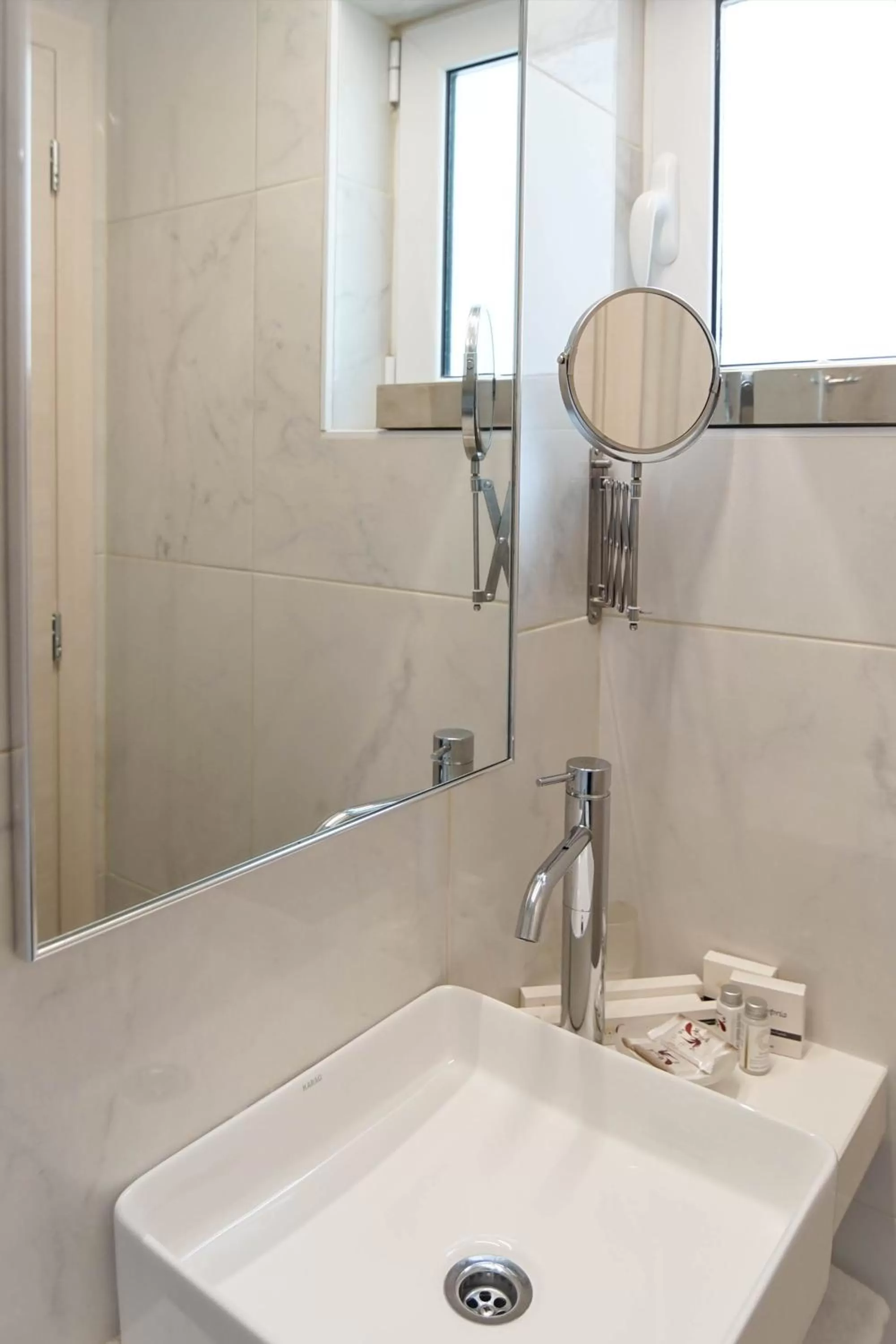 Bathroom in Athens Cypria Hotel