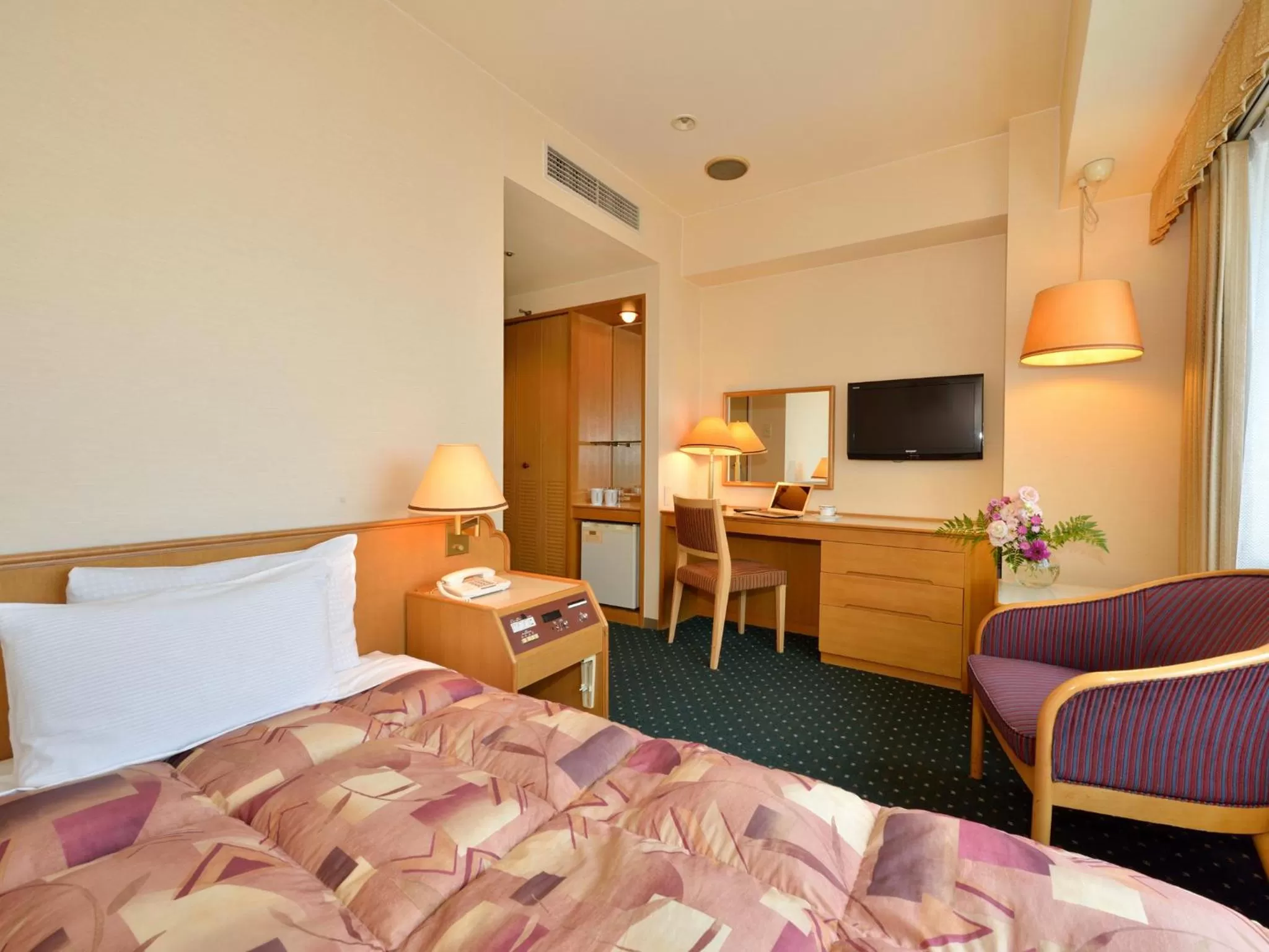 Day, Bed in Hotel Crown Palais Hamamatsu