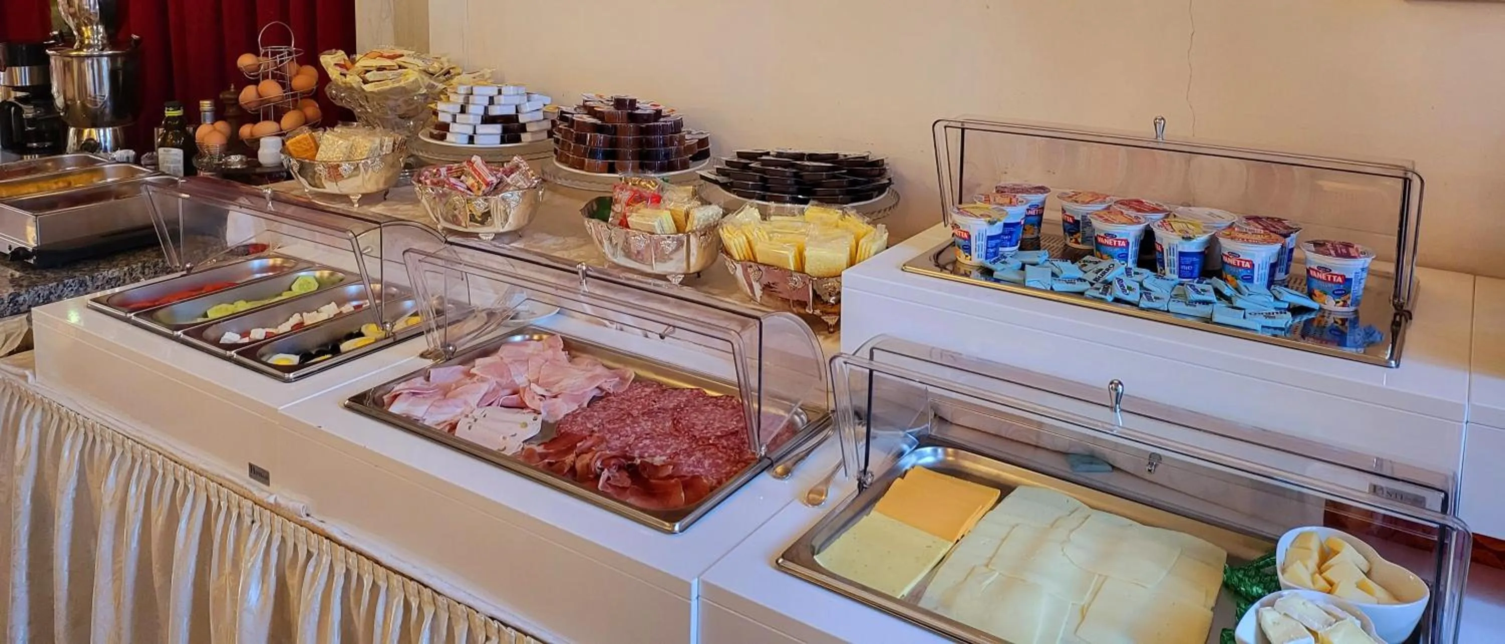 Food and drinks in Hotel Villa Stucky