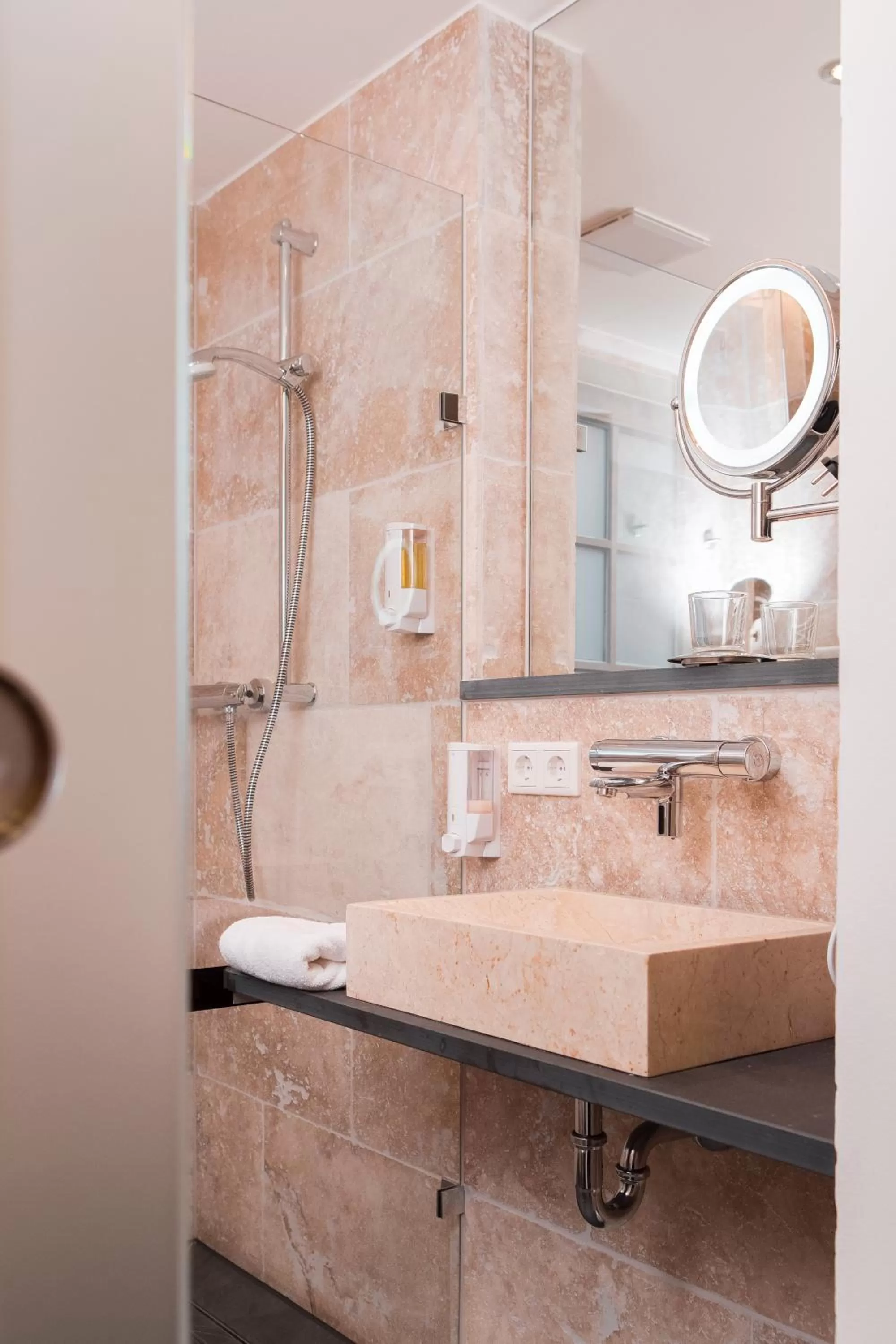 Bathroom in Biohotel Kunstquartier