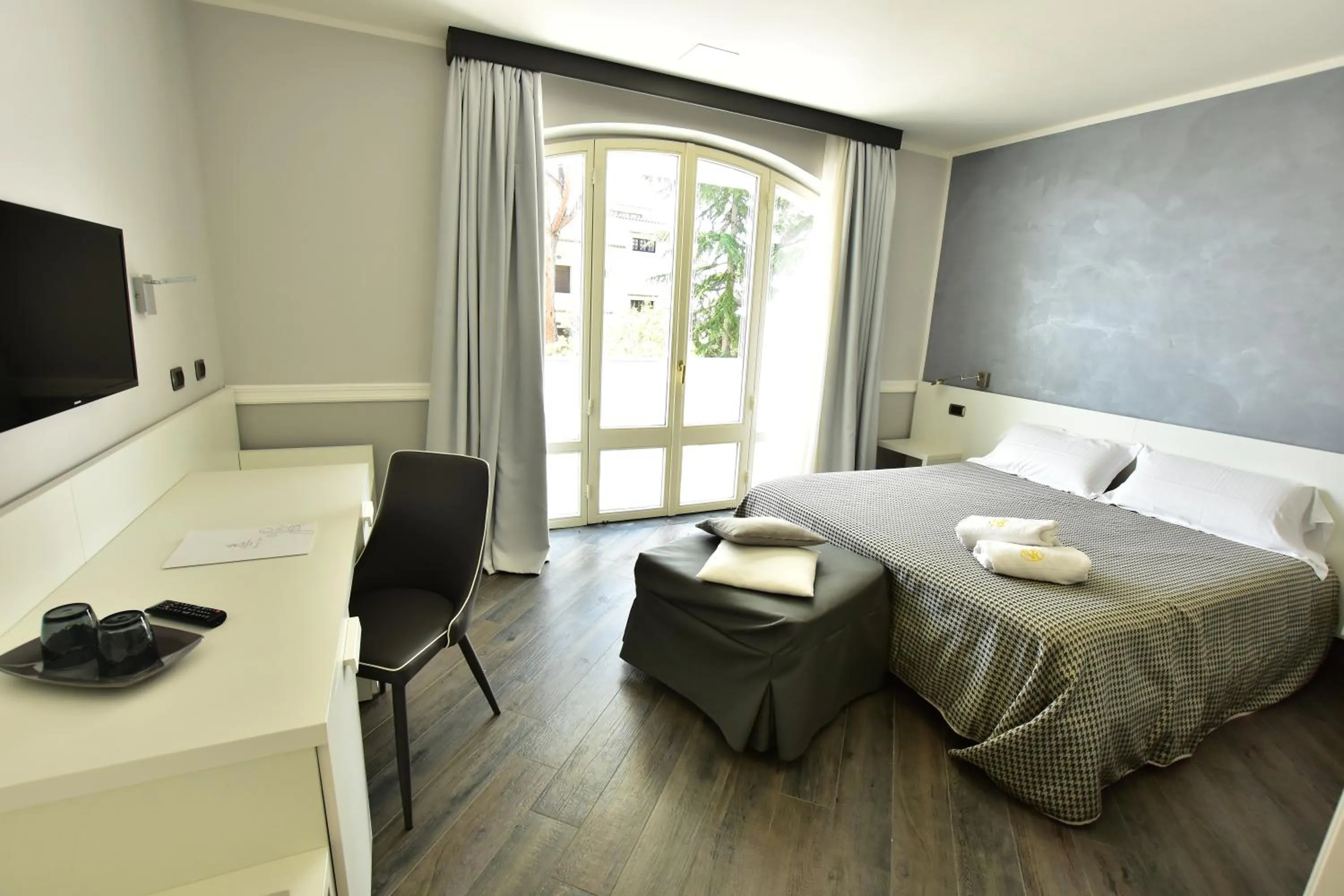 Photo of the whole room, Bed in Palazzo Rosenthal Vesuview Hotel & Resort