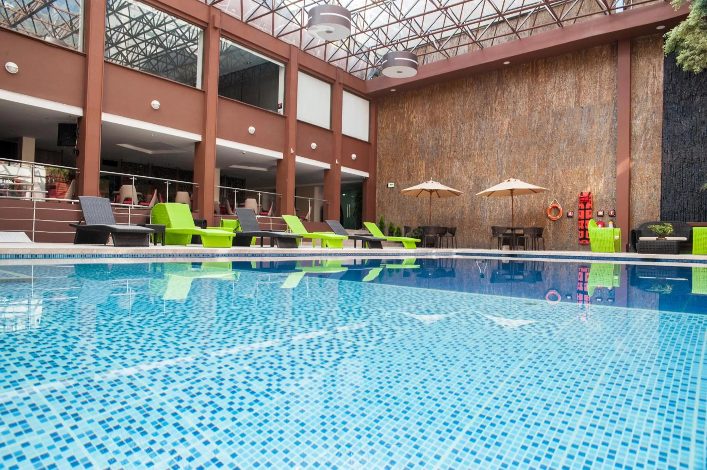 Swimming pool in Hotel Grand Park