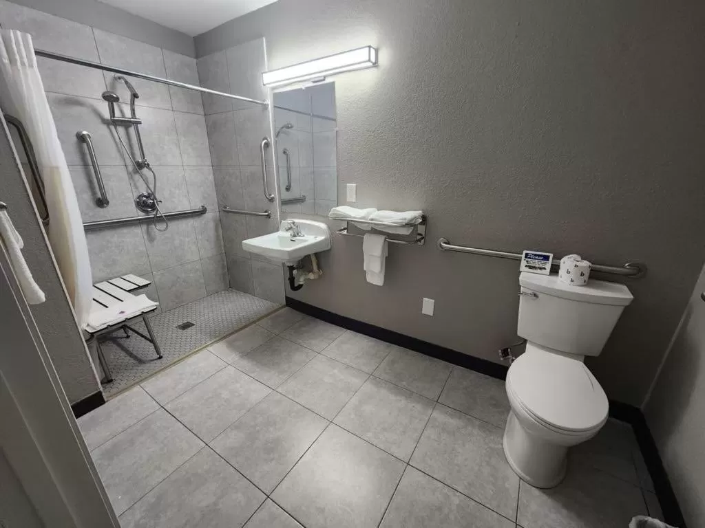 Double Room - Disability Access - Roll In Shower in Motel 6-Venice, FL