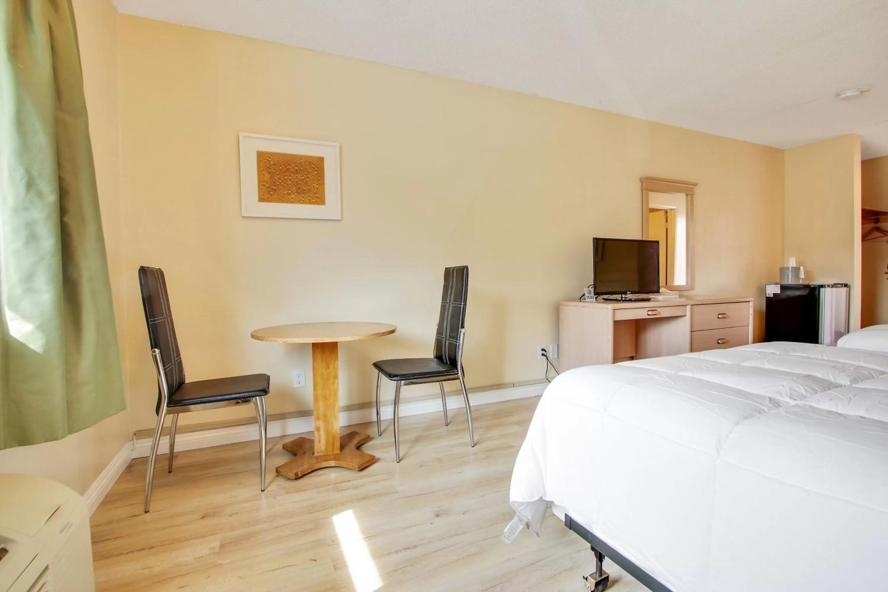 Bedroom, Bed in Rotex Western Inn