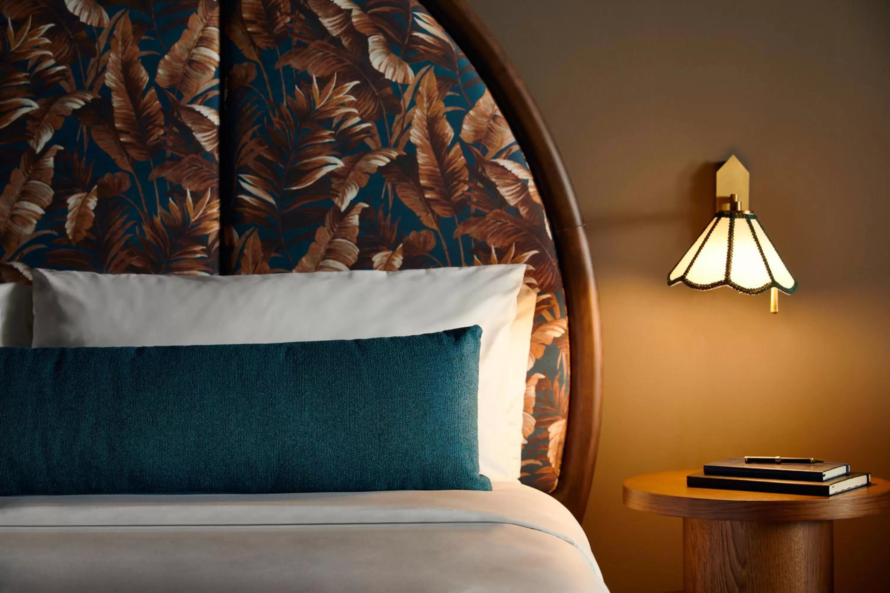 Bed in Mayfair House Hotel & Garden