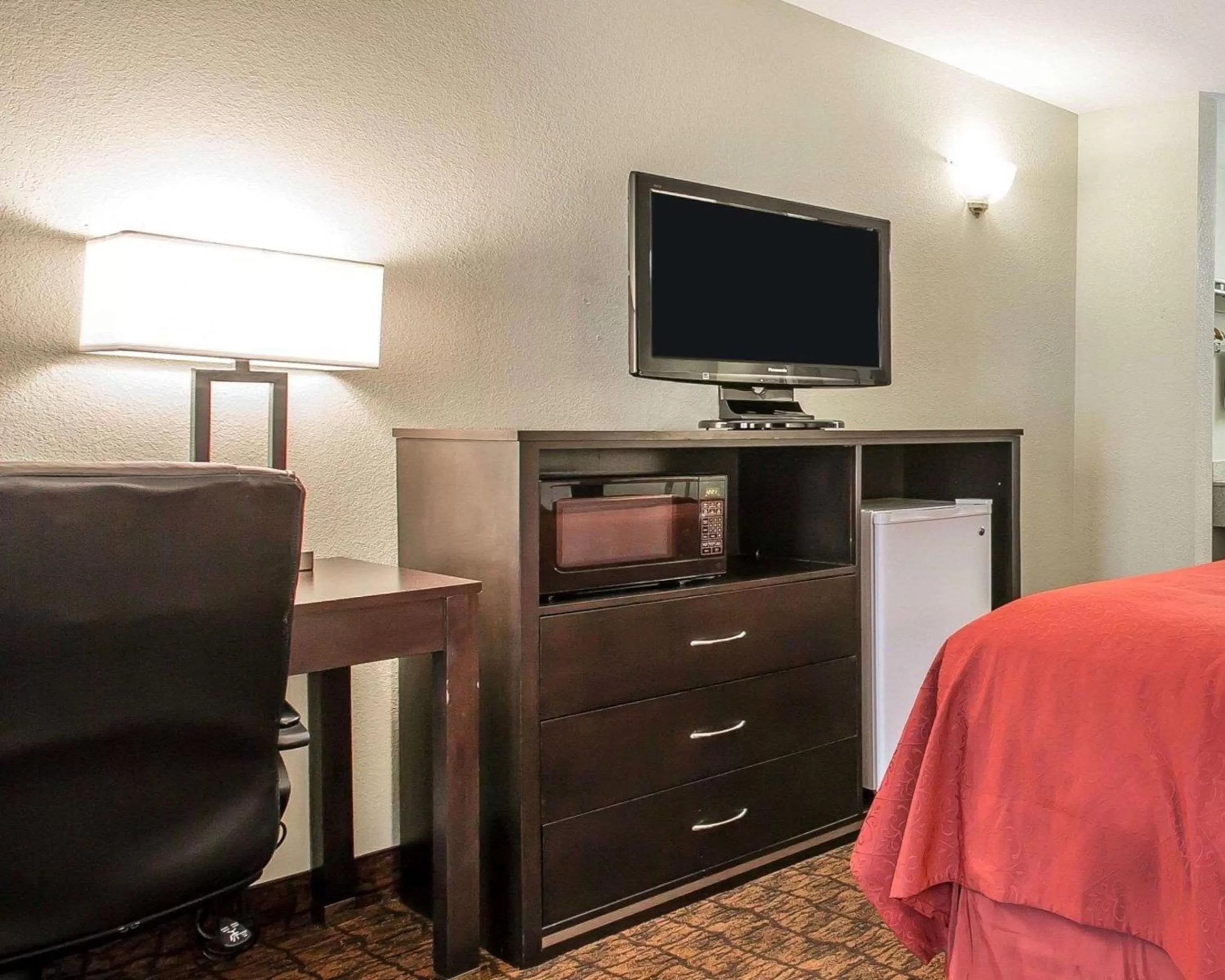 Photo of the whole room in Quality Inn & Suites Woodland - Sacramento Airport