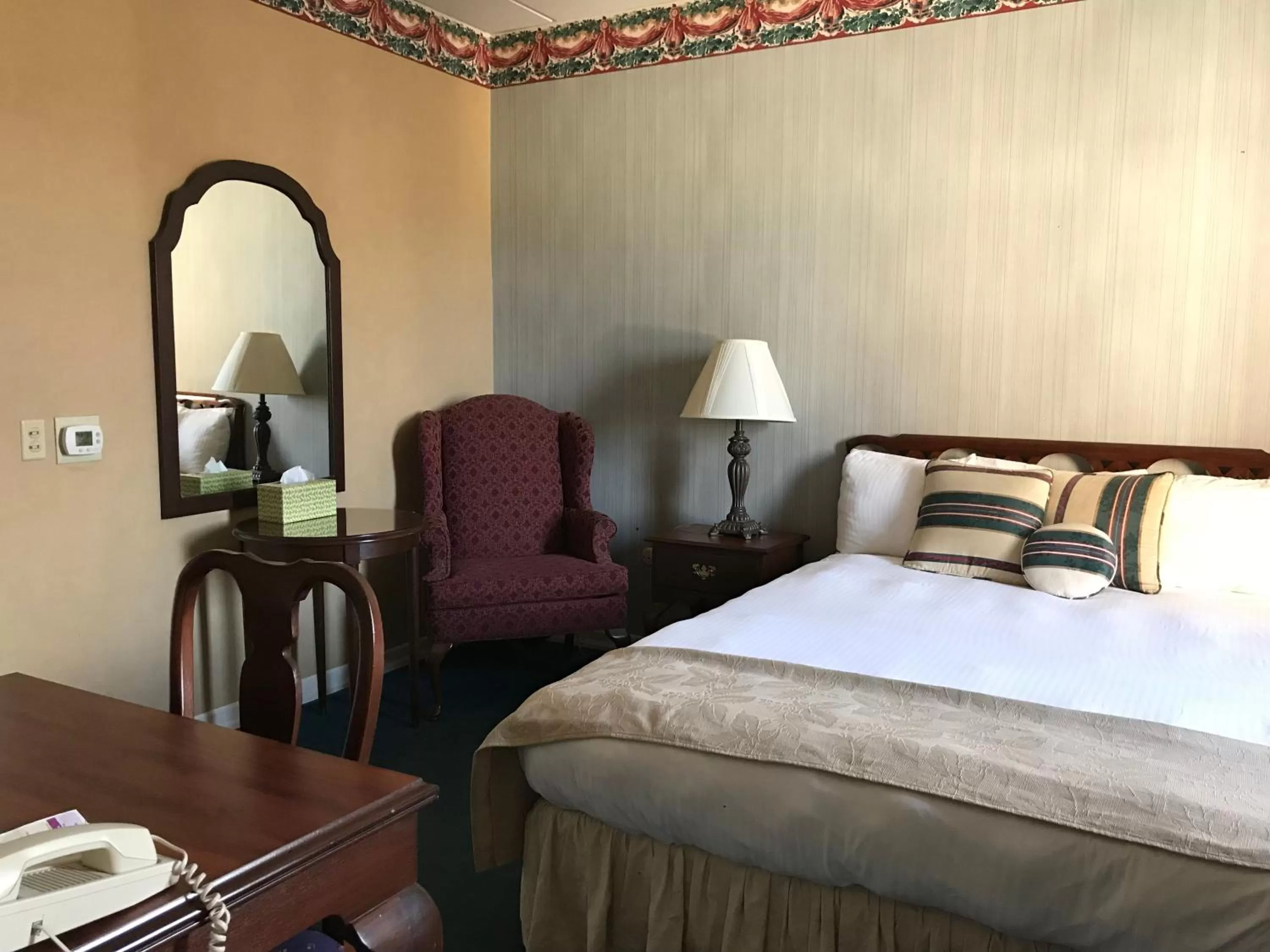 Bed in Waynebrook Inn