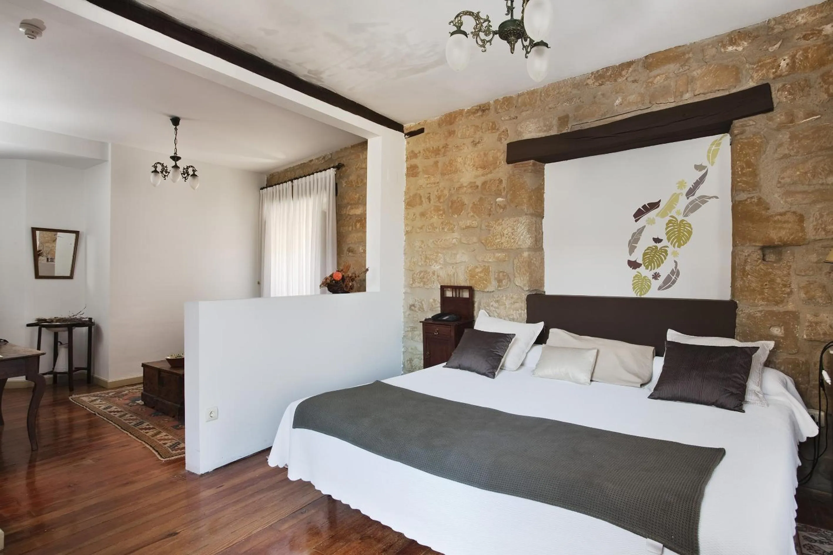 Photo of the whole room, Bed in Hospedería Señorío de Briñas