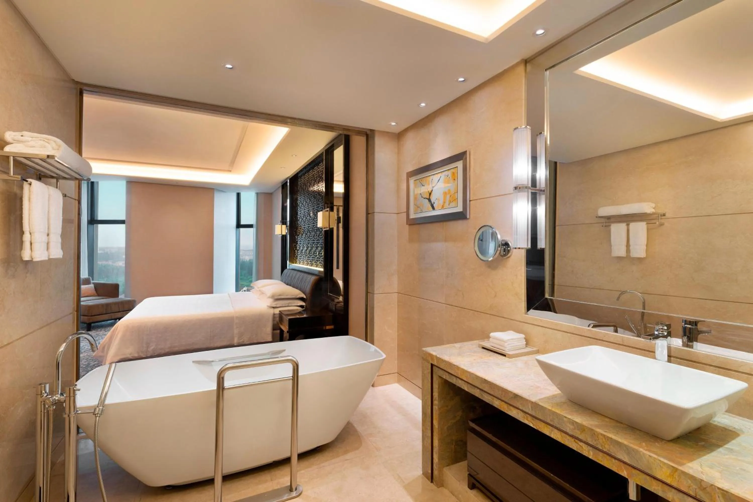 Bathroom, Bed in Sheraton Changchun Jingyuetan Hotel