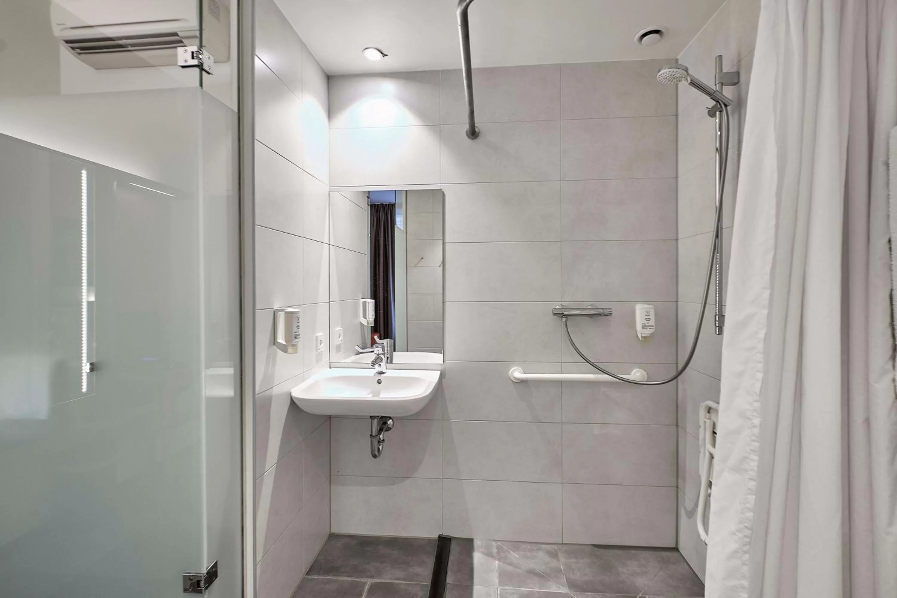 Bathroom in easyHotel Brussels City Centre