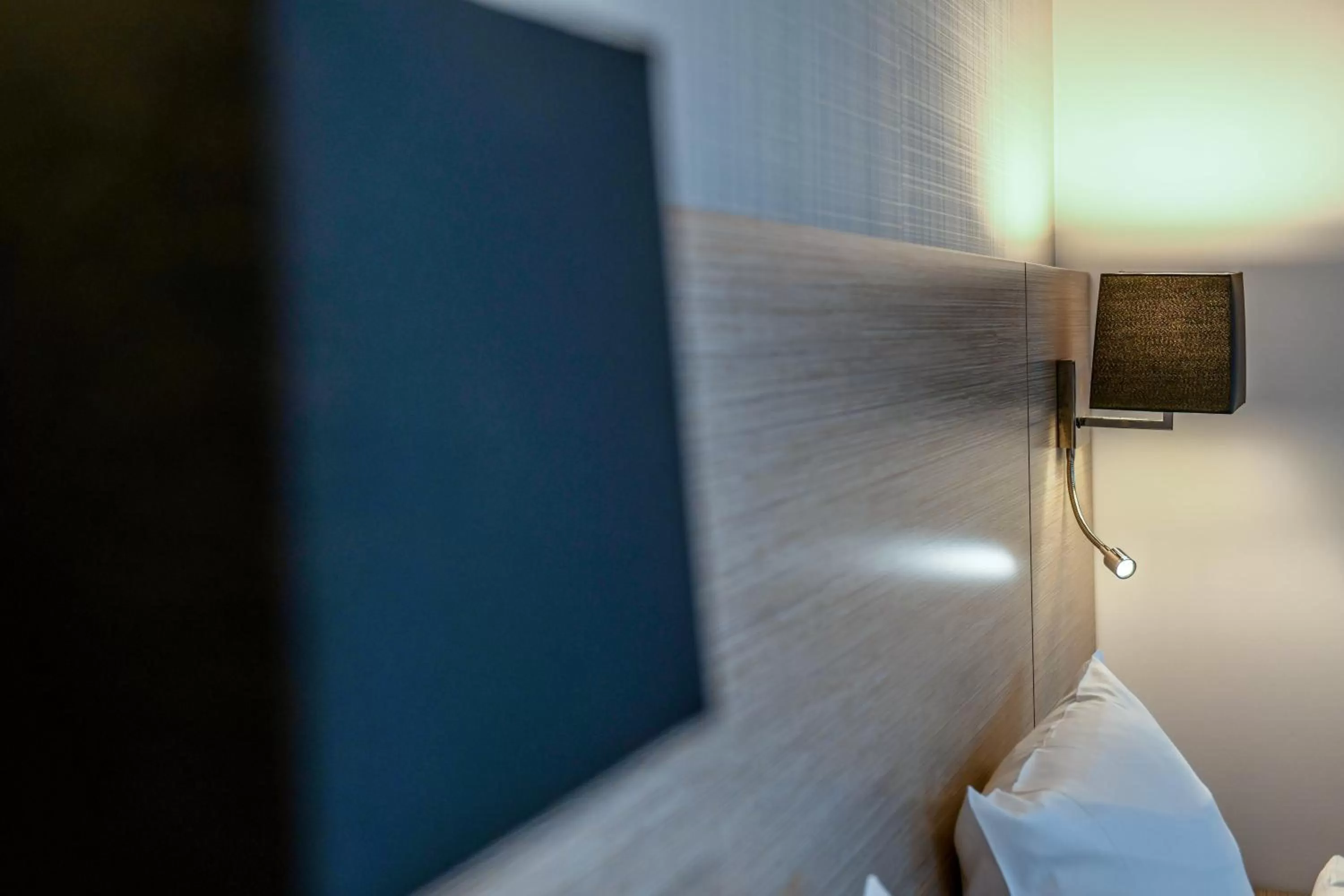 Bed in Logis Hôtel & Restaurant La Villa Bleue