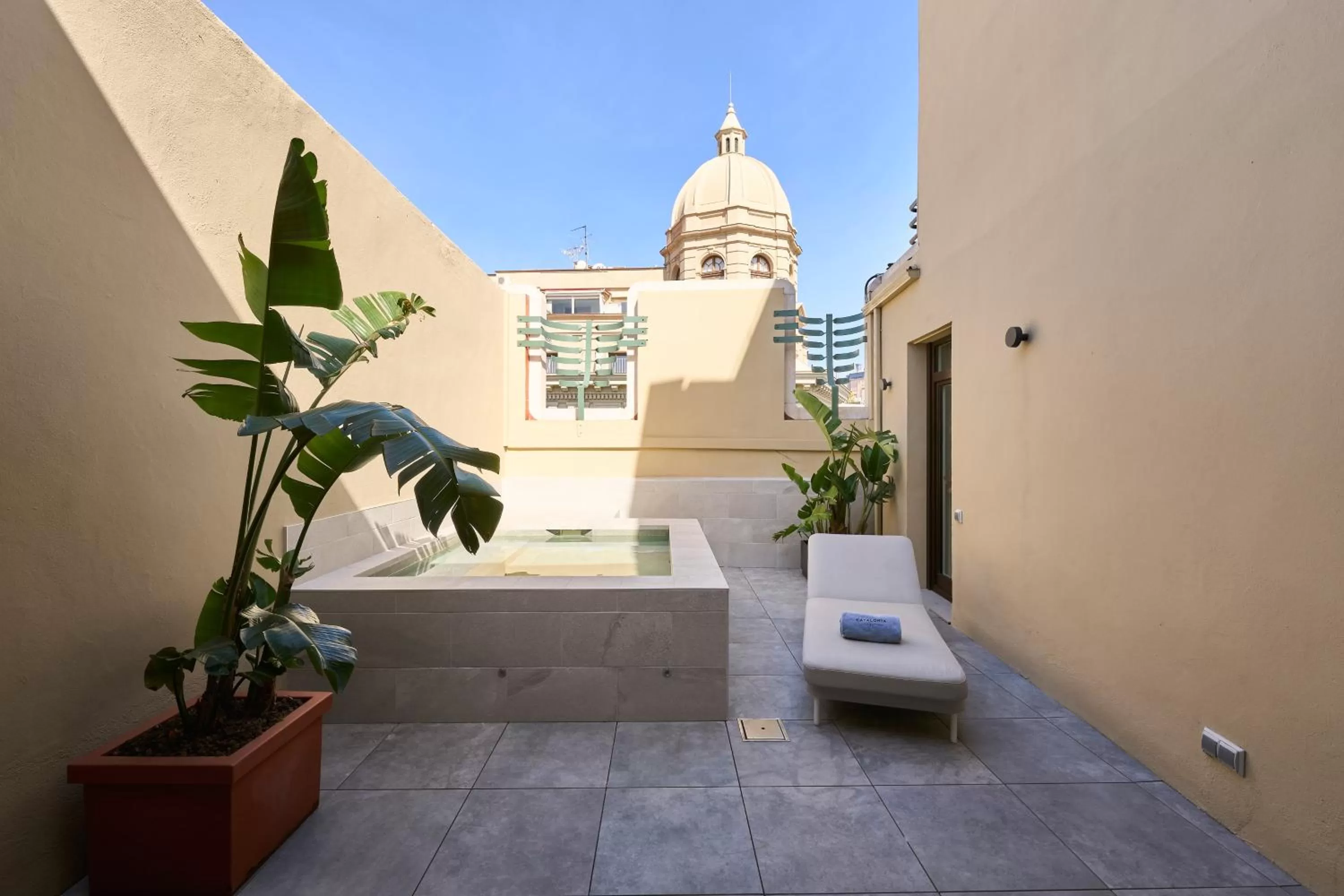 Swimming pool in Catalonia Ramblas 4* Sup