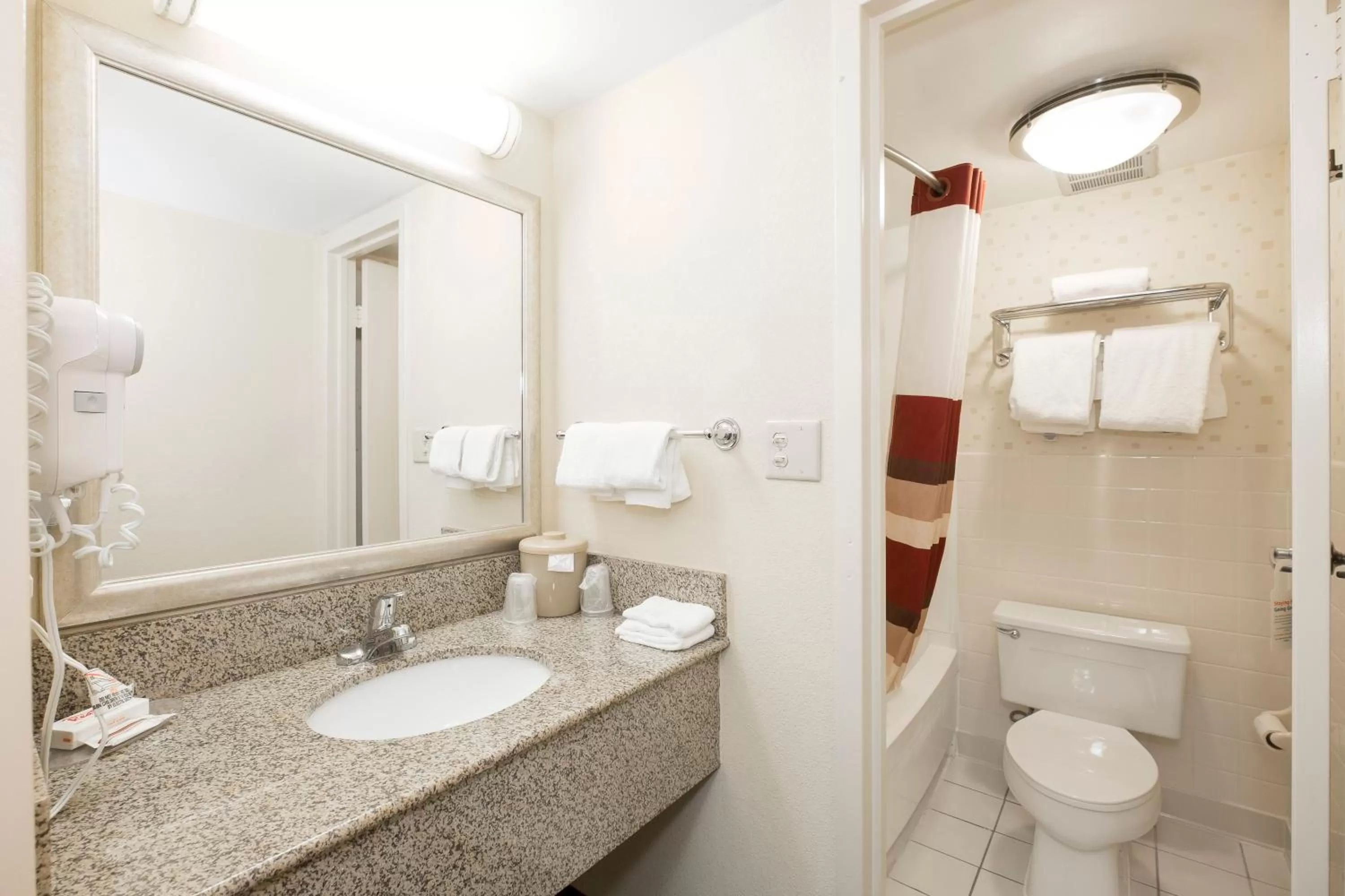 Bathroom in Red Roof Inn Annapolis