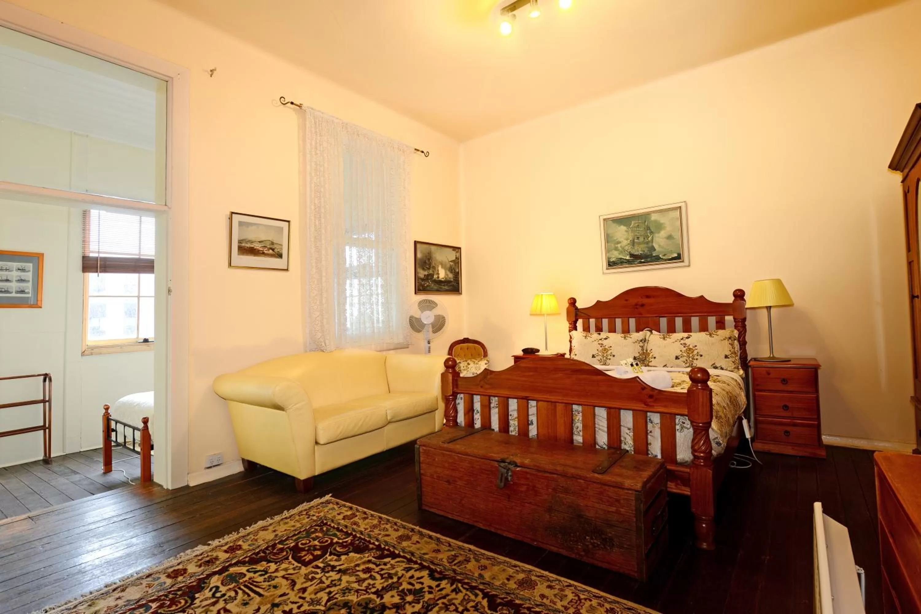Bedroom, Bed in Edinburgh Gallery Bed & Breakfast