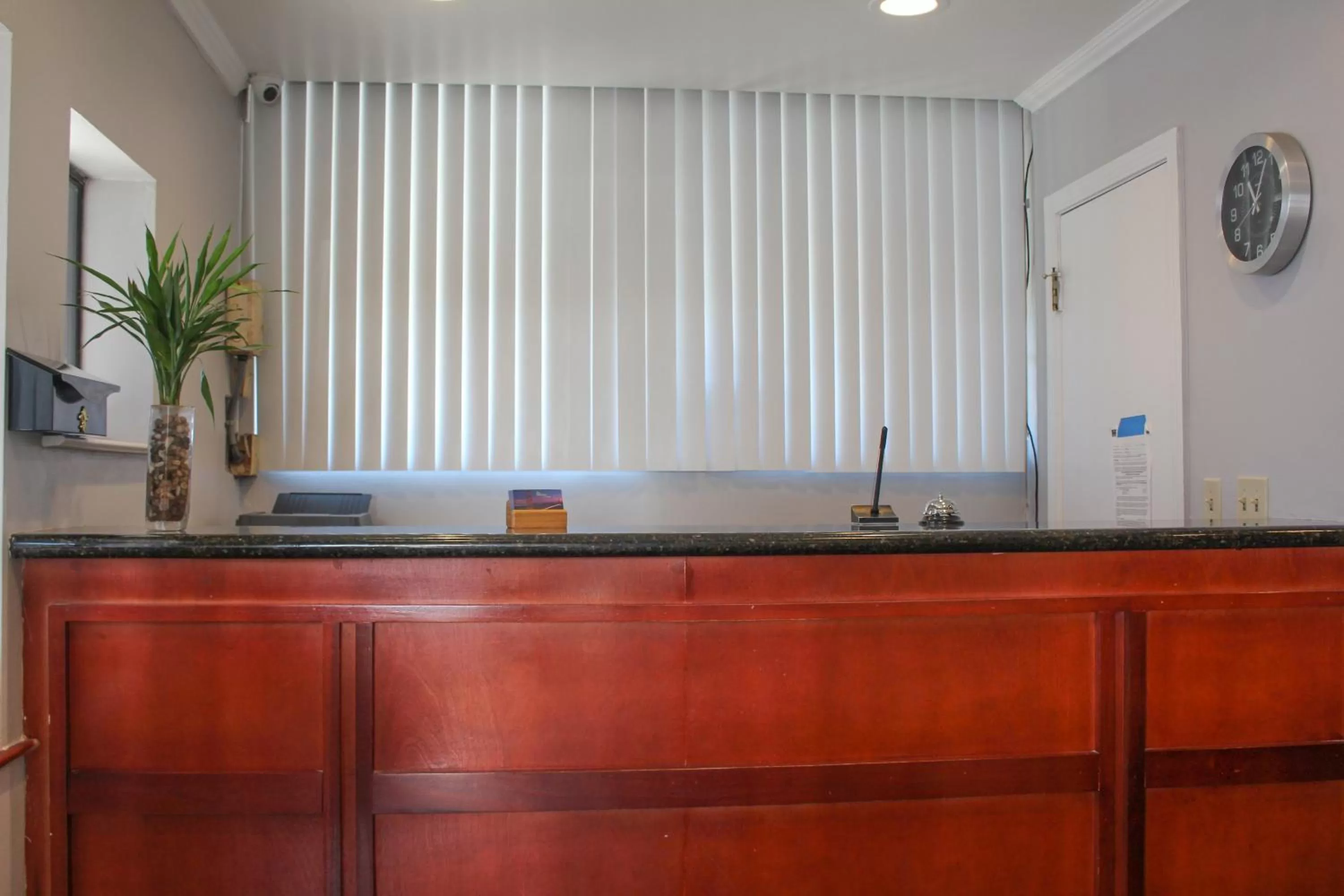 Property building in Bay Bridge Inn San Francisco