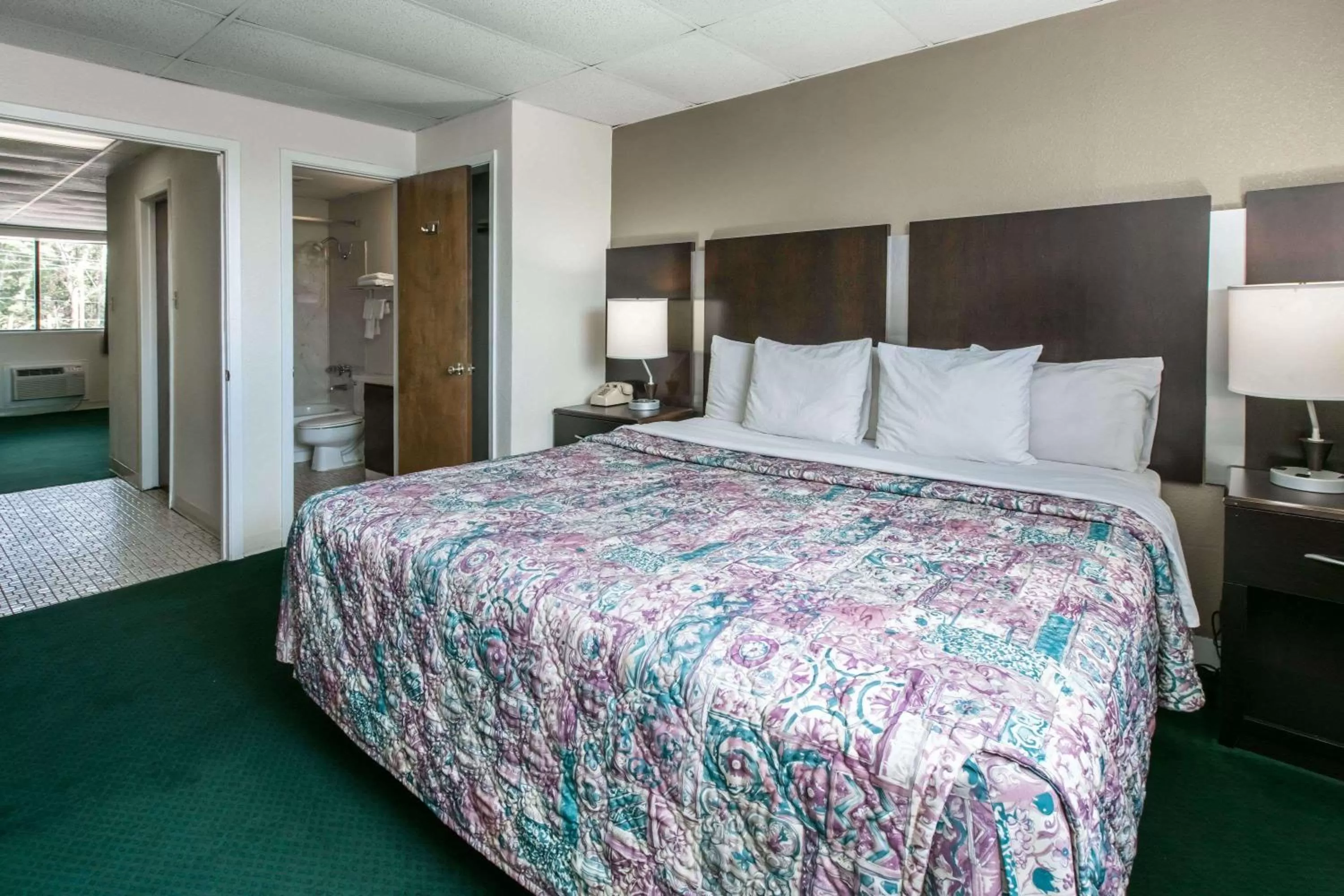 Photo of the whole room in Knights Inn Longview