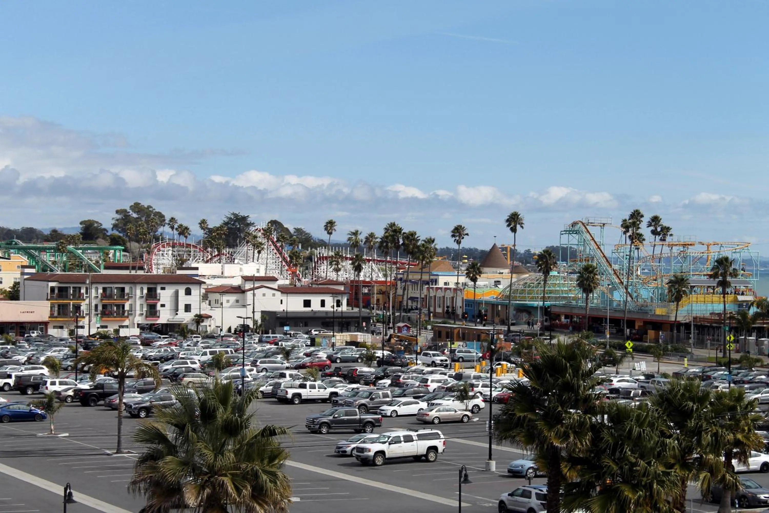 Fireside Inn By The Beach Boardwalk & Bowling
