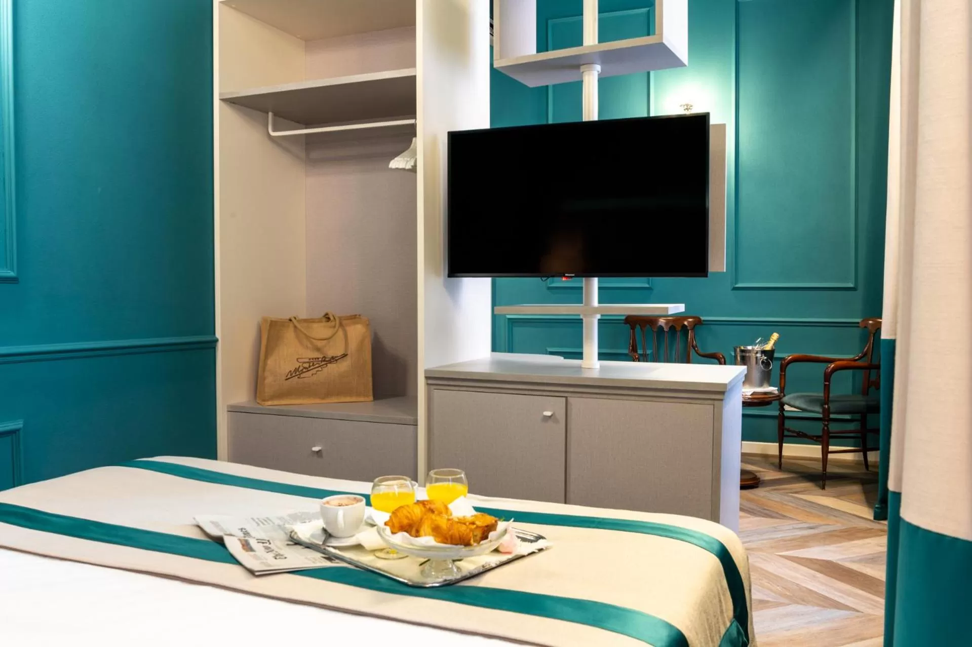 TV and multimedia in Hotel Monte Rosa