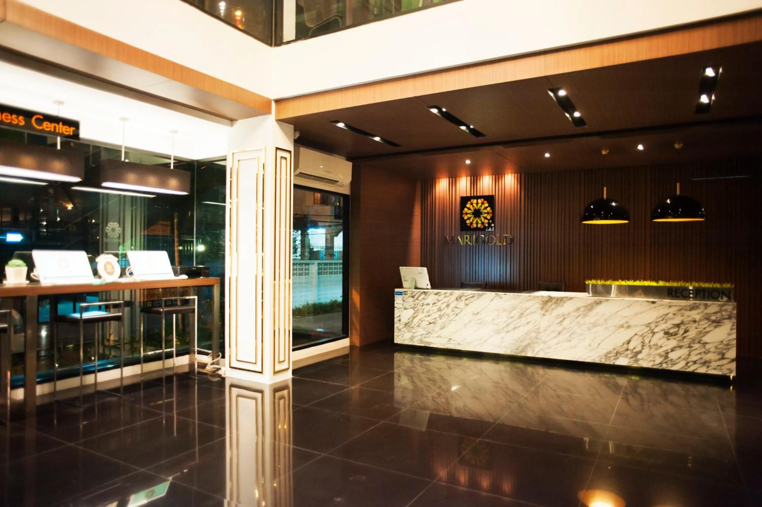 Lobby or reception in Marigold Sukhumvit - Free Shuttle to BTS Bearing Station